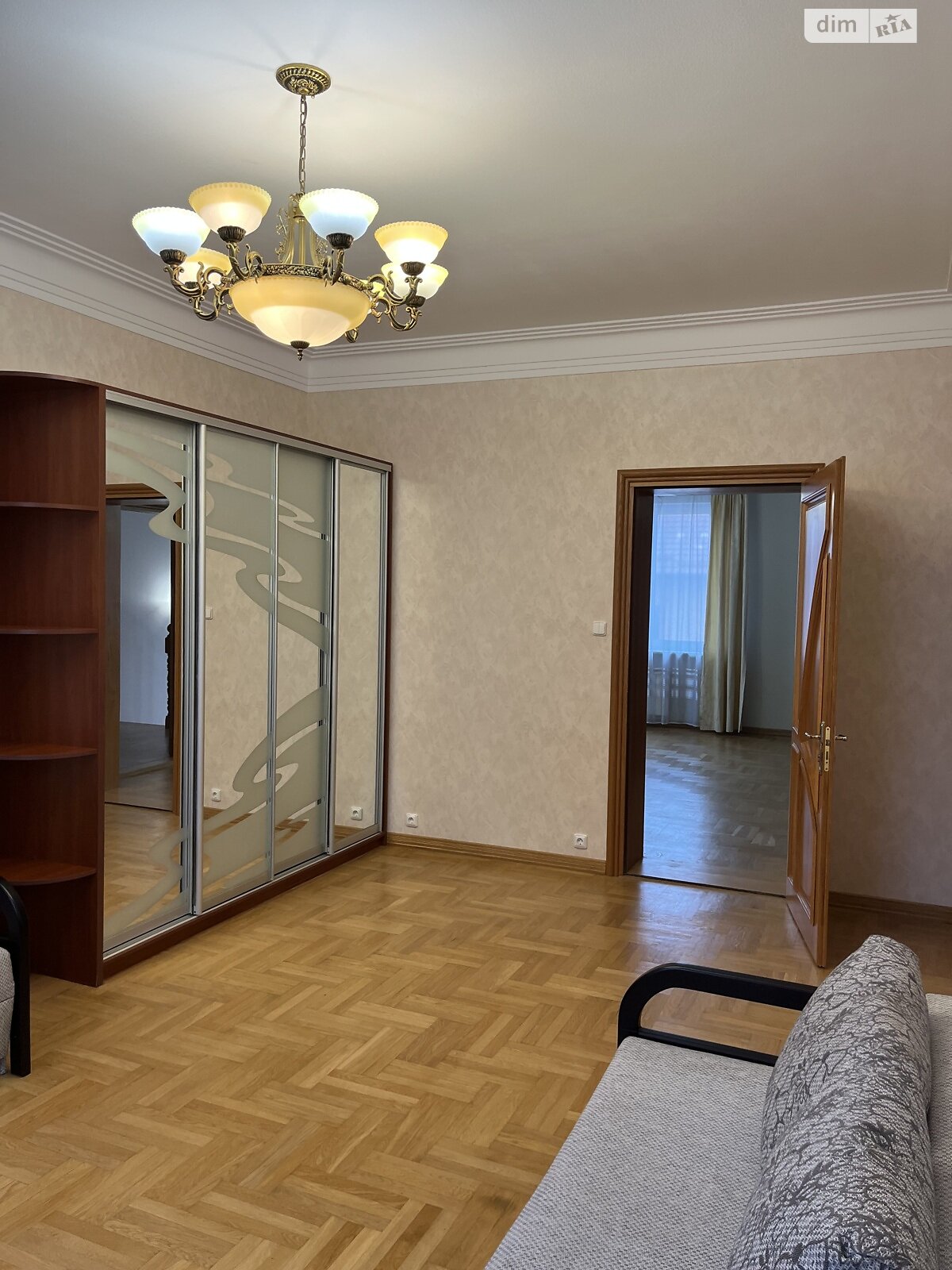 двухэтажный дом с гаражом, 430 кв. м, кирпич. Сдается помесячно в Киеве, в районе Жуляны фото 1 двухэтажный дом с гаражом, 430 кв. м, кирпич. Сдается помесячно в Киеве, в районе Жуляны фото 1