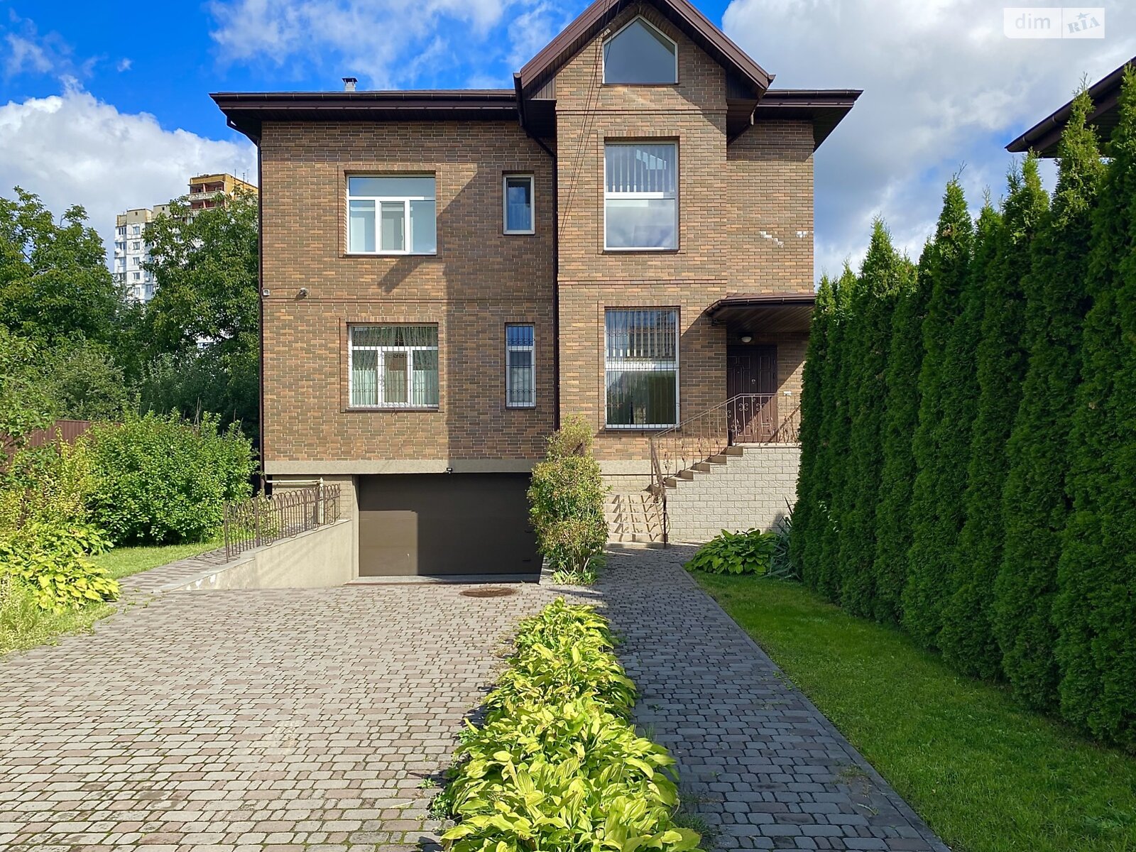 трехэтажный дом с гаражом, 320 кв. м, кирпич. Сдается помесячно в Киеве фото 1 трехэтажный дом с гаражом, 320 кв. м, кирпич. Сдается помесячно в Киеве фото 1