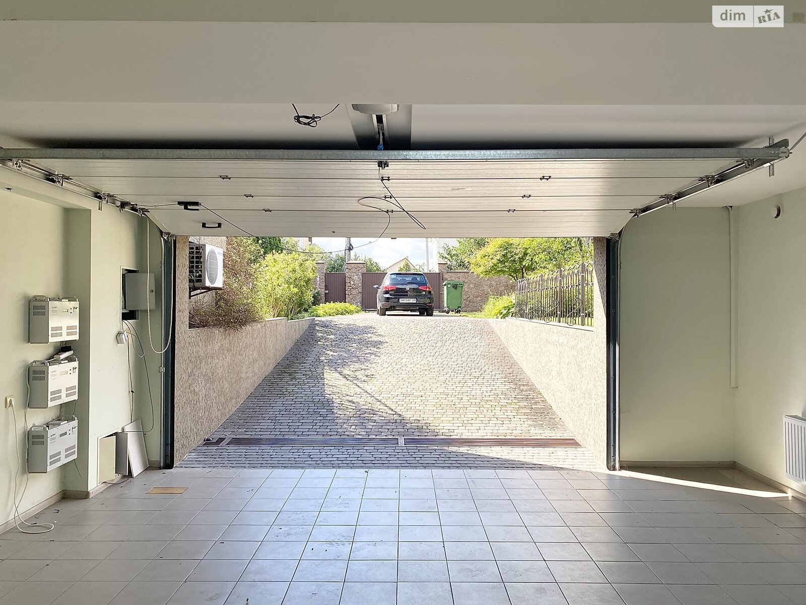 трехэтажный дом с гаражом, 320 кв. м, кирпич. Сдается помесячно в Киеве фото 1 трехэтажный дом с гаражом, 320 кв. м, кирпич. Сдается помесячно в Киеве фото 1