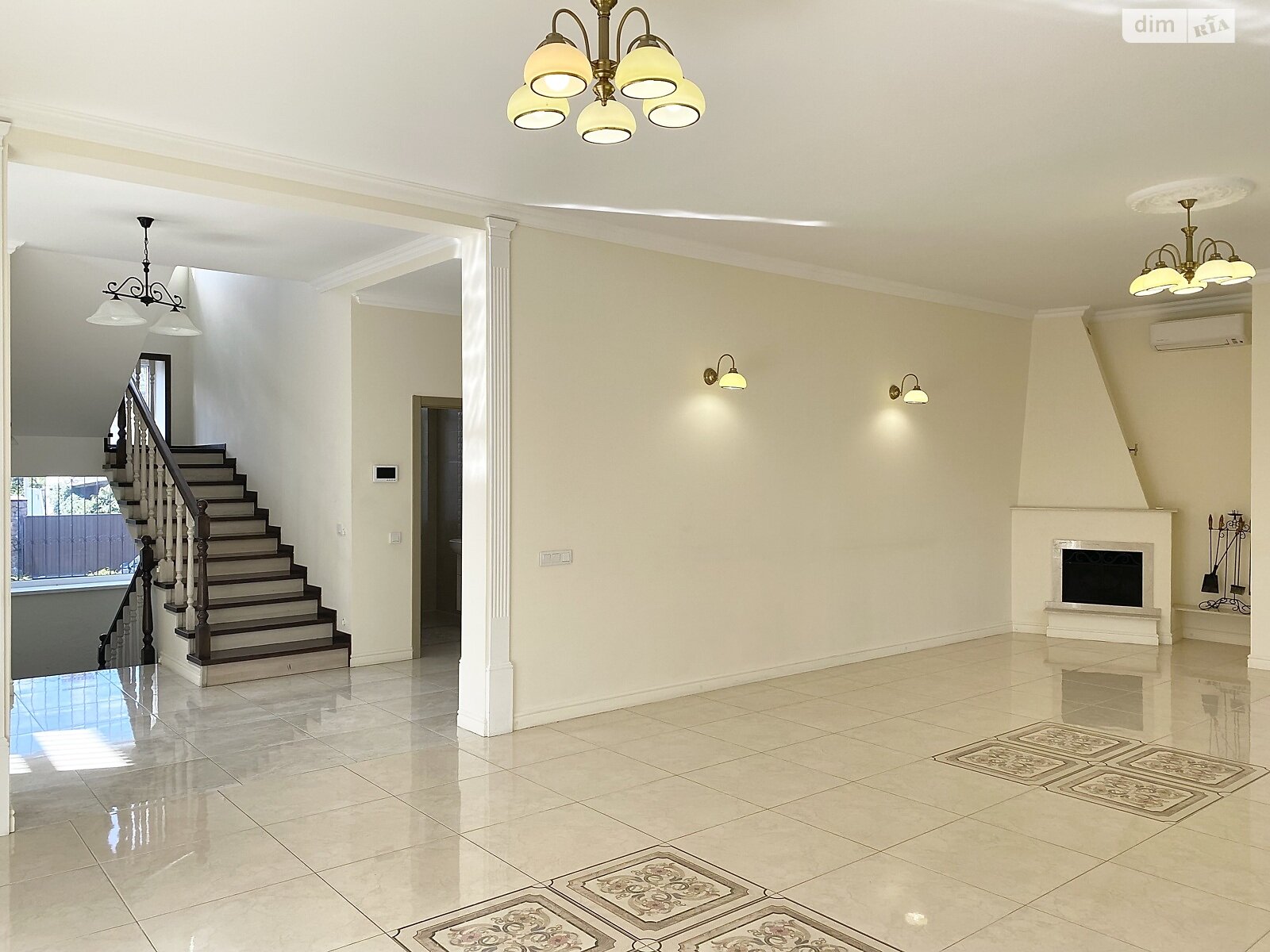 трехэтажный дом с гаражом, 320 кв. м, кирпич. Сдается помесячно в Киеве фото 1 трехэтажный дом с гаражом, 320 кв. м, кирпич. Сдается помесячно в Киеве фото 1