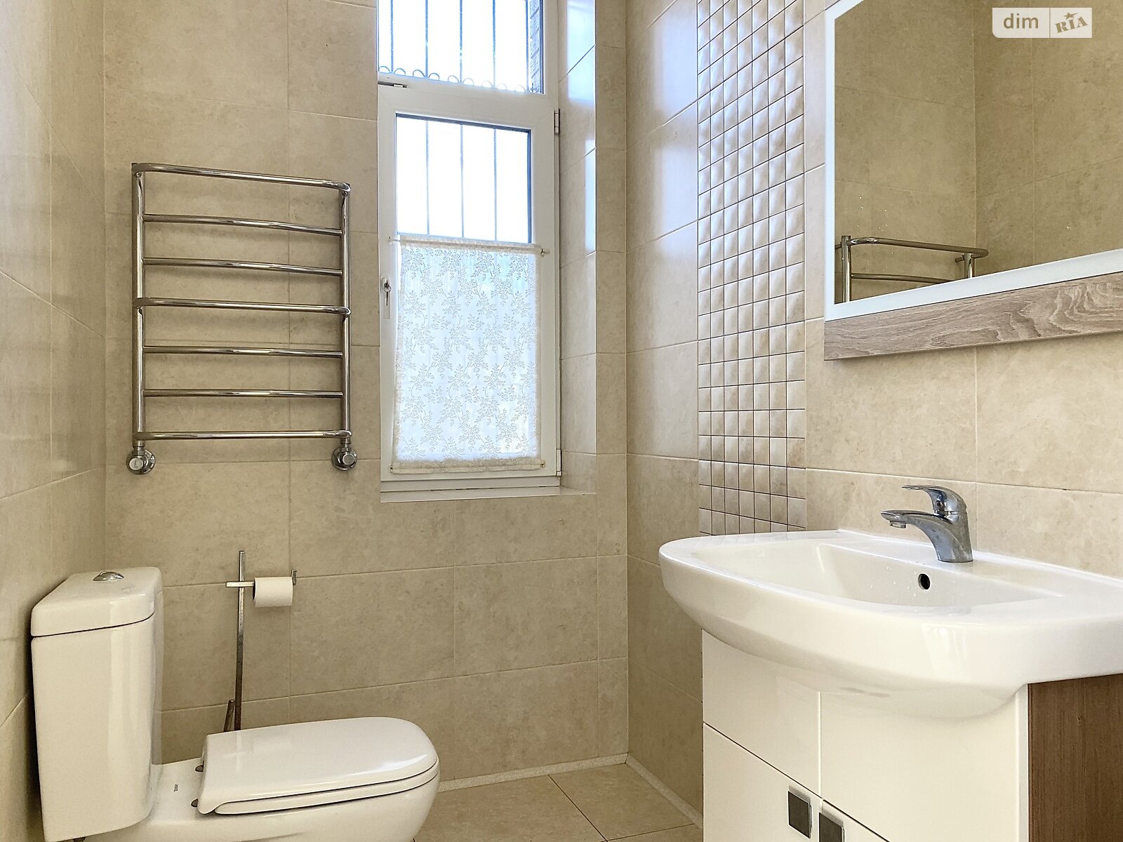 трехэтажный дом с гаражом, 320 кв. м, кирпич. Сдается помесячно в Киеве фото 1 трехэтажный дом с гаражом, 320 кв. м, кирпич. Сдается помесячно в Киеве фото 1