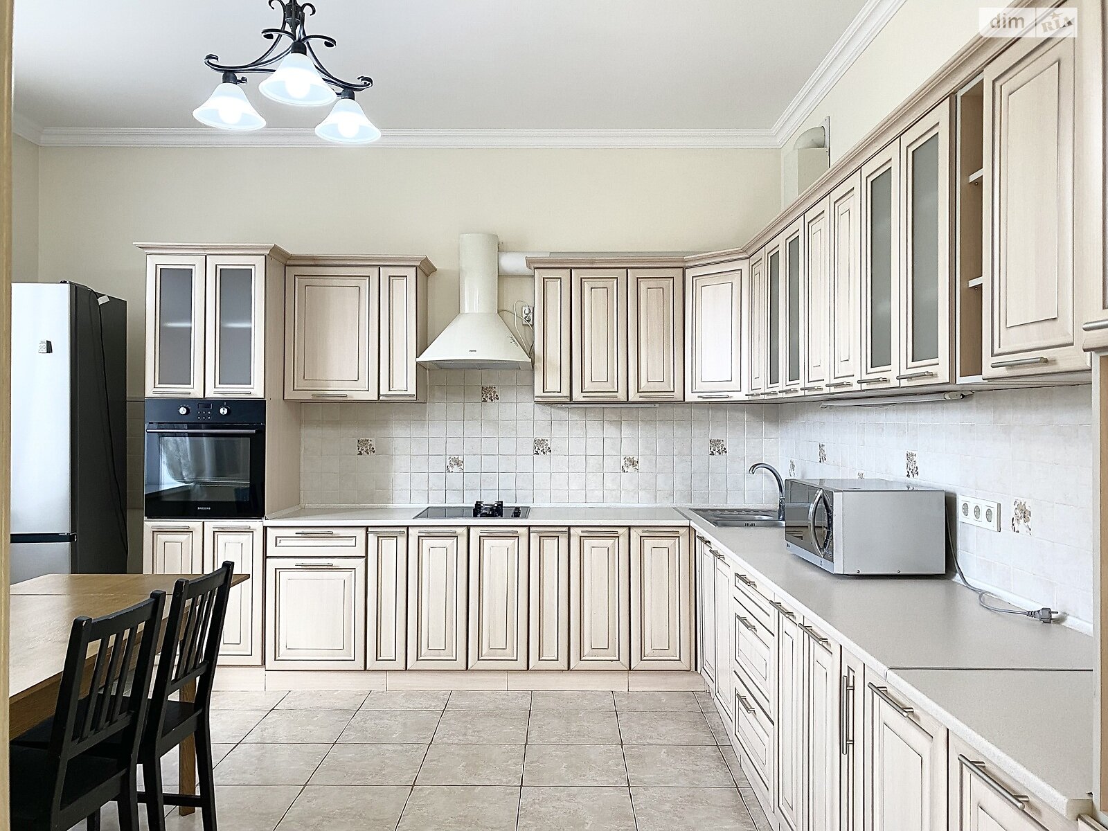 трехэтажный дом с гаражом, 320 кв. м, кирпич. Сдается помесячно в Киеве фото 1 трехэтажный дом с гаражом, 320 кв. м, кирпич. Сдается помесячно в Киеве фото 1