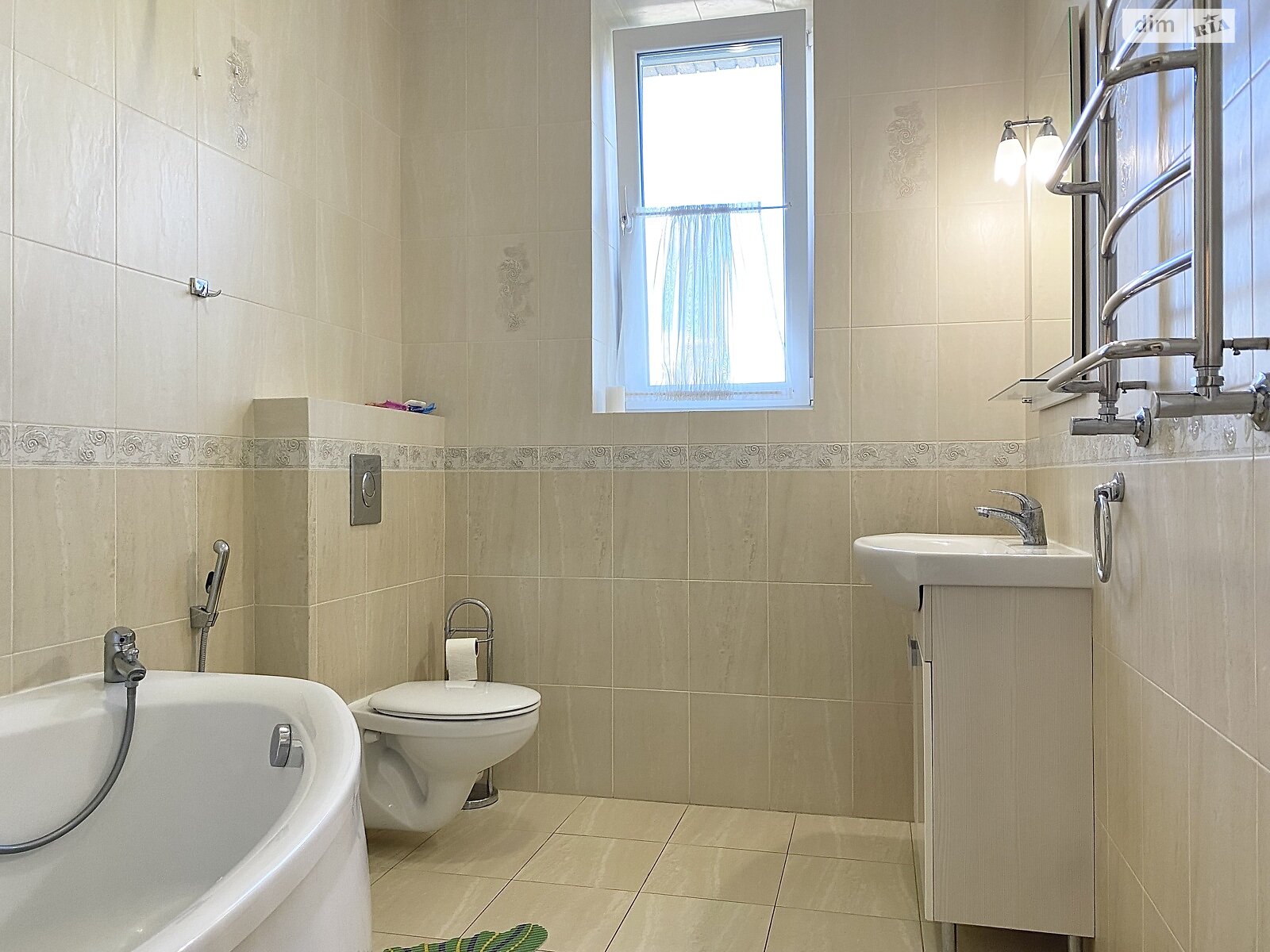 трехэтажный дом с гаражом, 320 кв. м, кирпич. Сдается помесячно в Киеве фото 1 трехэтажный дом с гаражом, 320 кв. м, кирпич. Сдается помесячно в Киеве фото 1