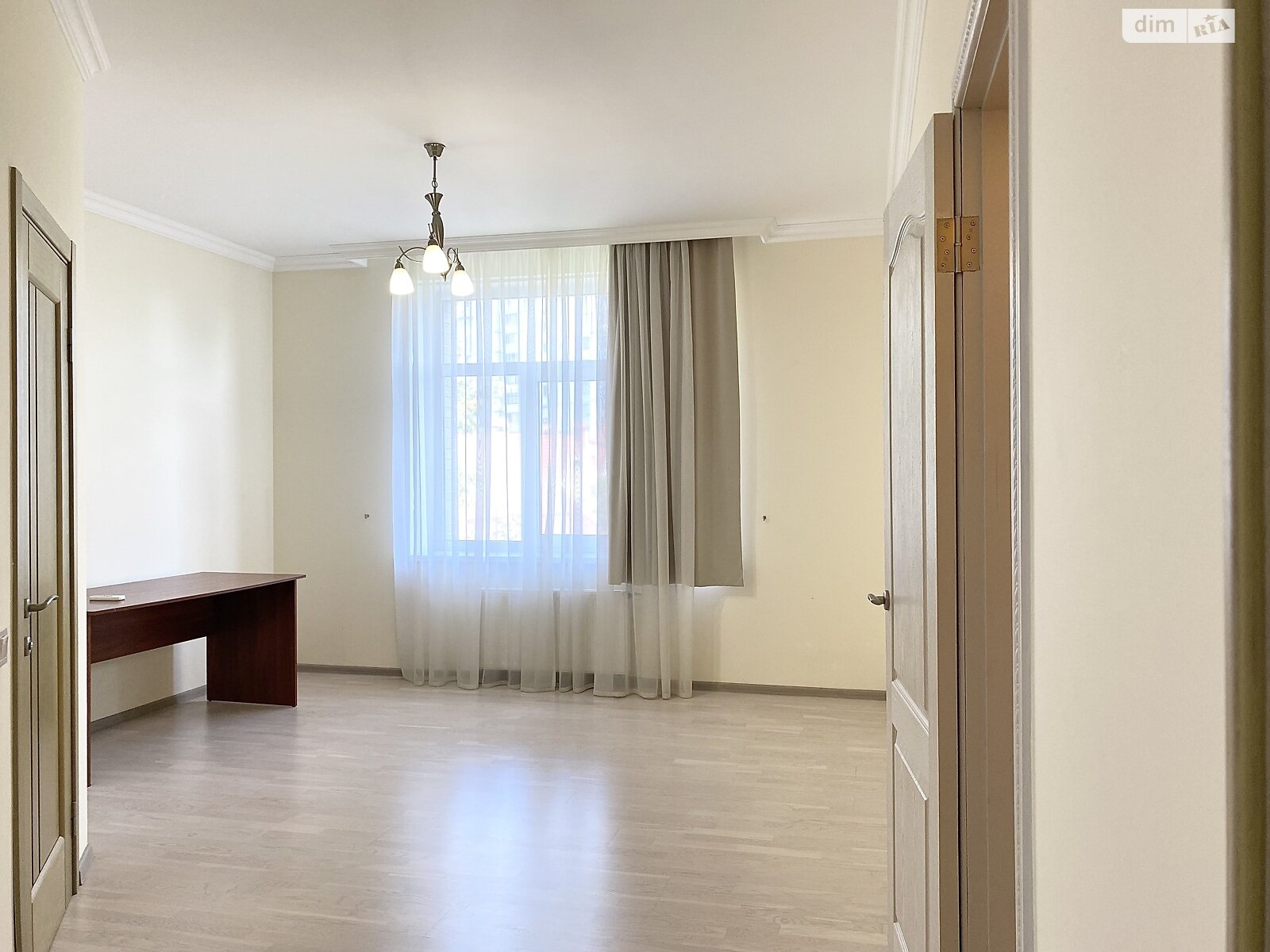 трехэтажный дом с гаражом, 320 кв. м, кирпич. Сдается помесячно в Киеве фото 1 трехэтажный дом с гаражом, 320 кв. м, кирпич. Сдается помесячно в Киеве фото 1