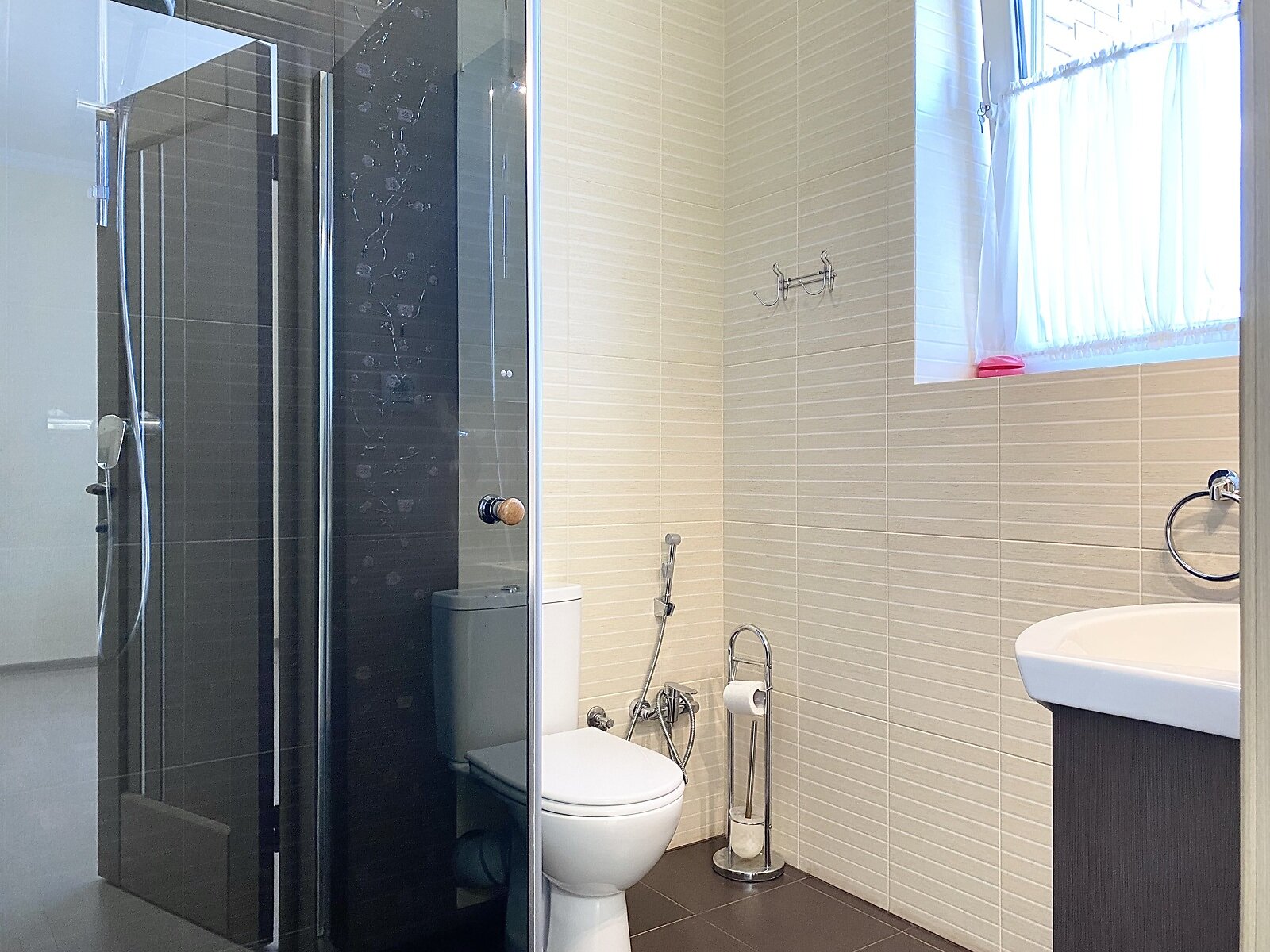 трехэтажный дом с гаражом, 320 кв. м, кирпич. Сдается помесячно в Киеве фото 1 трехэтажный дом с гаражом, 320 кв. м, кирпич. Сдается помесячно в Киеве фото 1