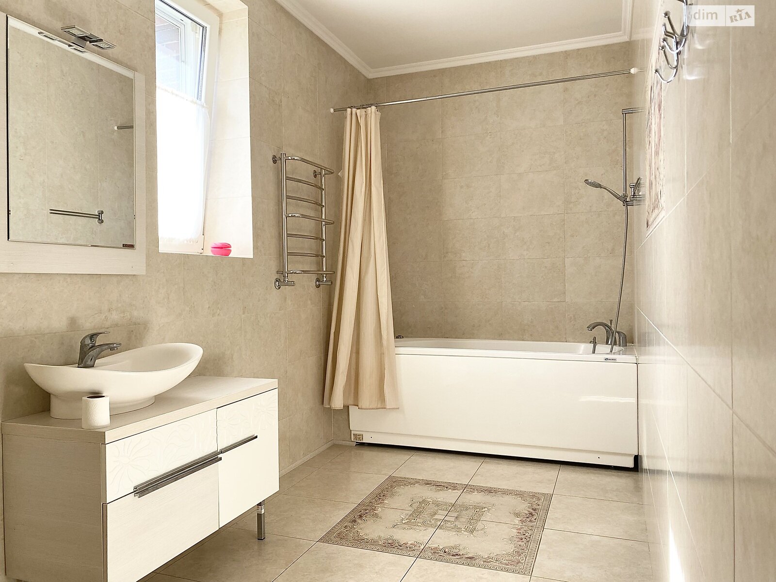 трехэтажный дом с гаражом, 320 кв. м, кирпич. Сдается помесячно в Киеве фото 1 трехэтажный дом с гаражом, 320 кв. м, кирпич. Сдается помесячно в Киеве фото 1