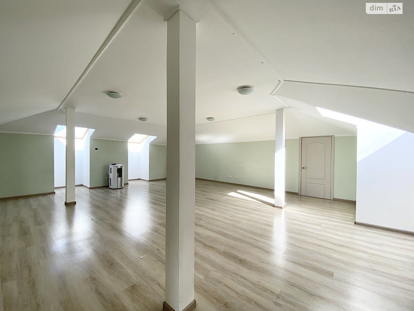 трехэтажный дом с гаражом, 320 кв. м, кирпич. Сдается помесячно в Киеве фото 1 трехэтажный дом с гаражом, 320 кв. м, кирпич. Сдается помесячно в Киеве фото 1