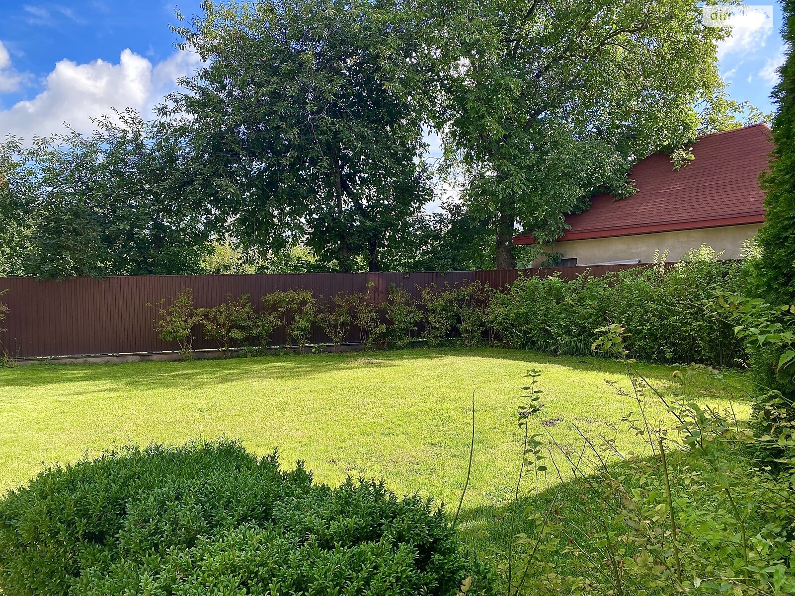 трехэтажный дом с гаражом, 320 кв. м, кирпич. Сдается помесячно в Киеве фото 1 трехэтажный дом с гаражом, 320 кв. м, кирпич. Сдается помесячно в Киеве фото 1