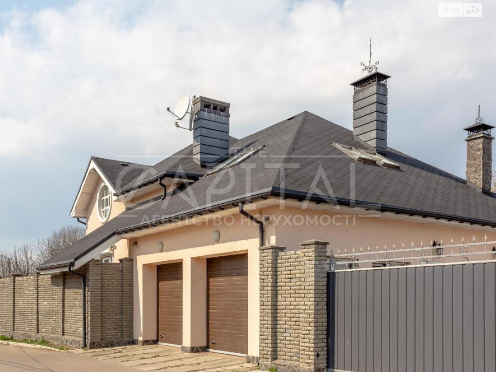 двухэтажный дом с гаражом, 220 кв. м, кирпич. Сдается помесячно в Киеве, в районе Нижние сады фото 1 двухэтажный дом с гаражом, 220 кв. м, кирпич. Сдается помесячно в Киеве, в районе Нижние сады фото 1