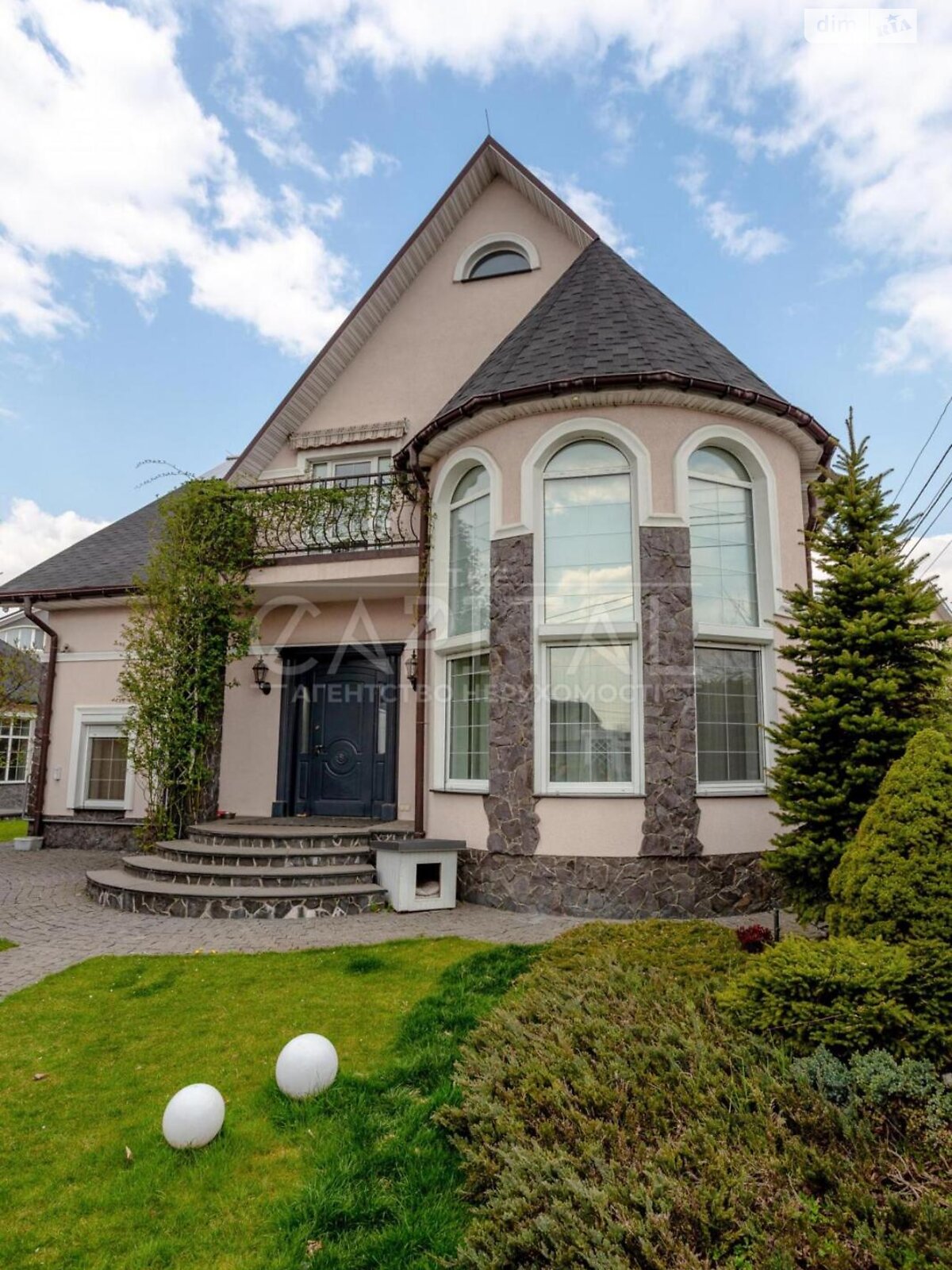 двухэтажный дом с гаражом, 220 кв. м, кирпич. Сдается помесячно в Киеве, в районе Нижние сады фото 1 двухэтажный дом с гаражом, 220 кв. м, кирпич. Сдается помесячно в Киеве, в районе Нижние сады фото 1