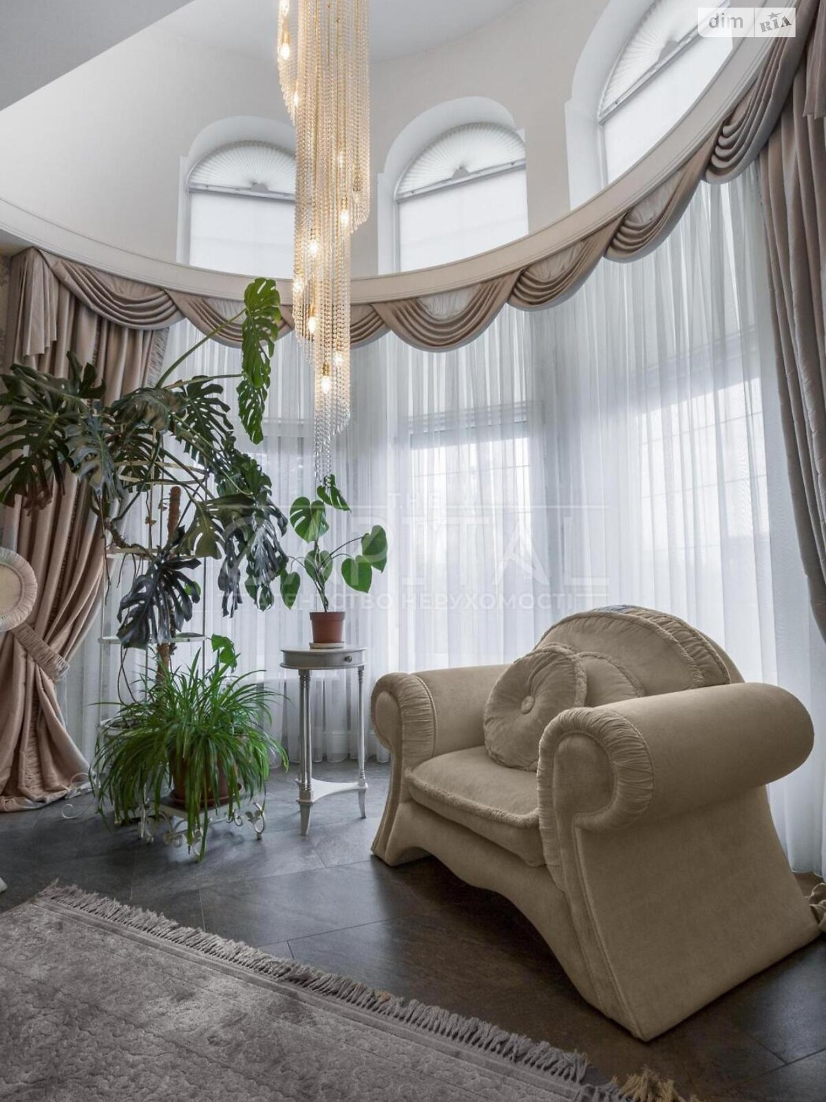 двухэтажный дом с гаражом, 220 кв. м, кирпич. Сдается помесячно в Киеве, в районе Нижние сады фото 1 двухэтажный дом с гаражом, 220 кв. м, кирпич. Сдается помесячно в Киеве, в районе Нижние сады фото 1