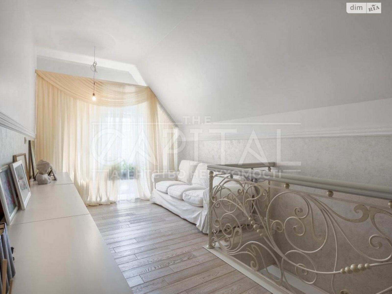 двухэтажный дом с гаражом, 220 кв. м, кирпич. Сдается помесячно в Киеве, в районе Нижние сады фото 1 двухэтажный дом с гаражом, 220 кв. м, кирпич. Сдается помесячно в Киеве, в районе Нижние сады фото 1