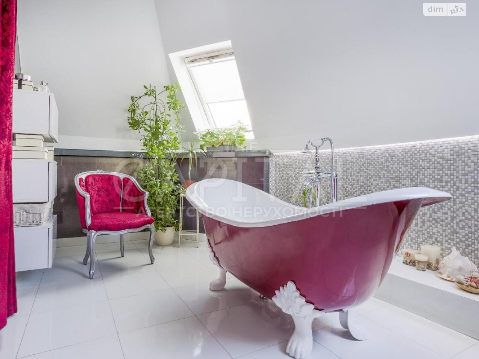 двухэтажный дом с гаражом, 220 кв. м, кирпич. Сдается помесячно в Киеве, в районе Нижние сады фото 1 двухэтажный дом с гаражом, 220 кв. м, кирпич. Сдается помесячно в Киеве, в районе Нижние сады фото 1