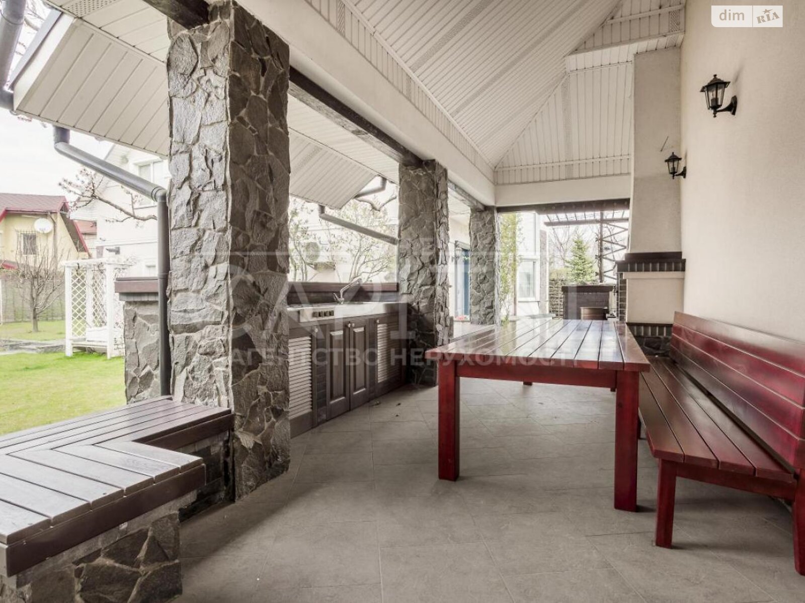 двухэтажный дом с гаражом, 220 кв. м, кирпич. Сдается помесячно в Киеве, в районе Нижние сады фото 1 двухэтажный дом с гаражом, 220 кв. м, кирпич. Сдается помесячно в Киеве, в районе Нижние сады фото 1