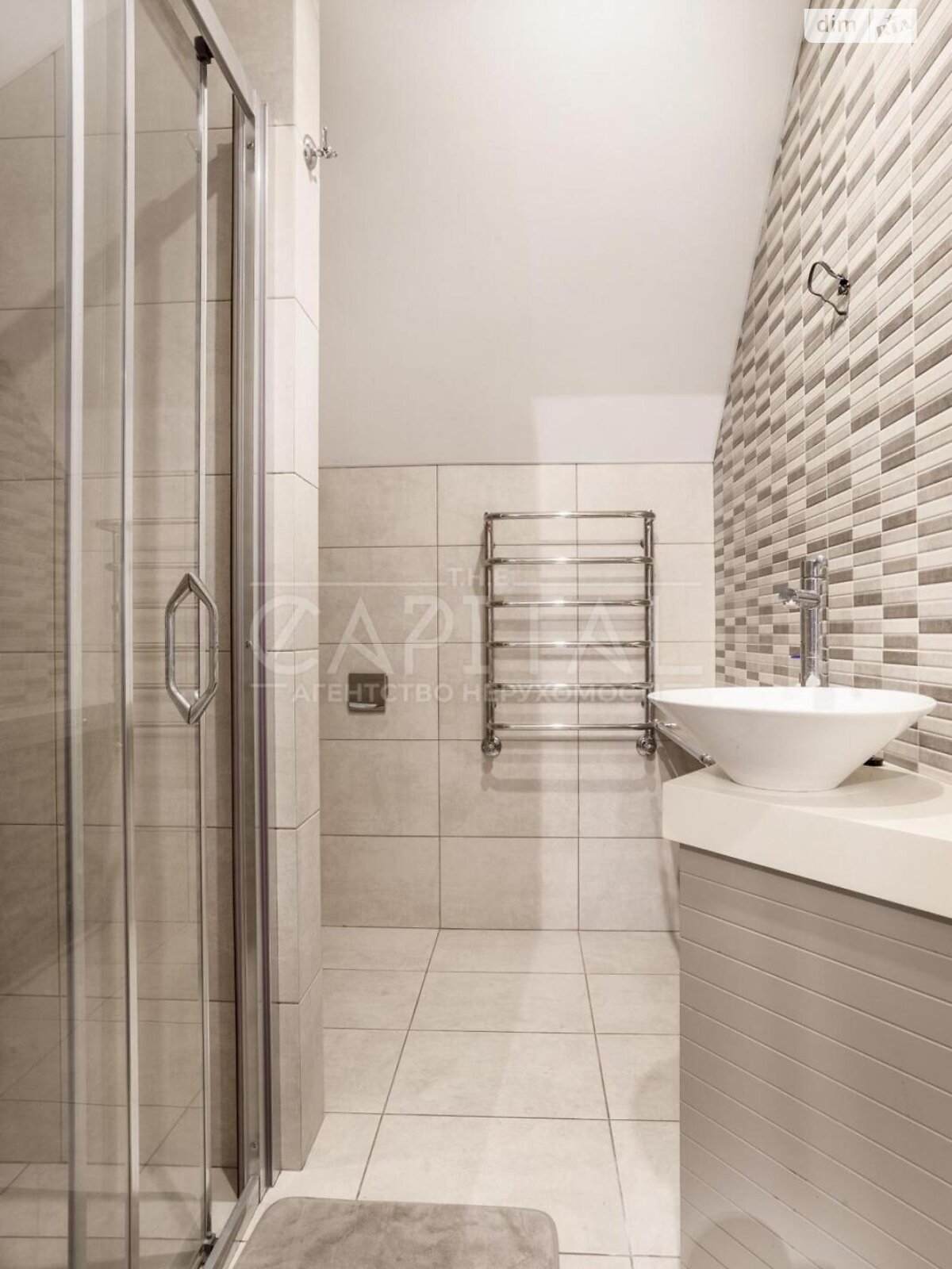 двухэтажный дом с гаражом, 220 кв. м, кирпич. Сдается помесячно в Киеве, в районе Нижние сады фото 1 двухэтажный дом с гаражом, 220 кв. м, кирпич. Сдается помесячно в Киеве, в районе Нижние сады фото 1