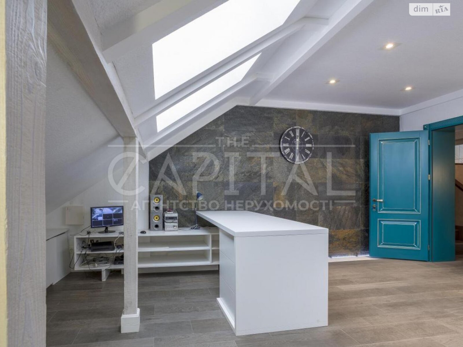 двухэтажный дом с гаражом, 220 кв. м, кирпич. Сдается помесячно в Киеве, в районе Нижние сады фото 1 двухэтажный дом с гаражом, 220 кв. м, кирпич. Сдается помесячно в Киеве, в районе Нижние сады фото 1