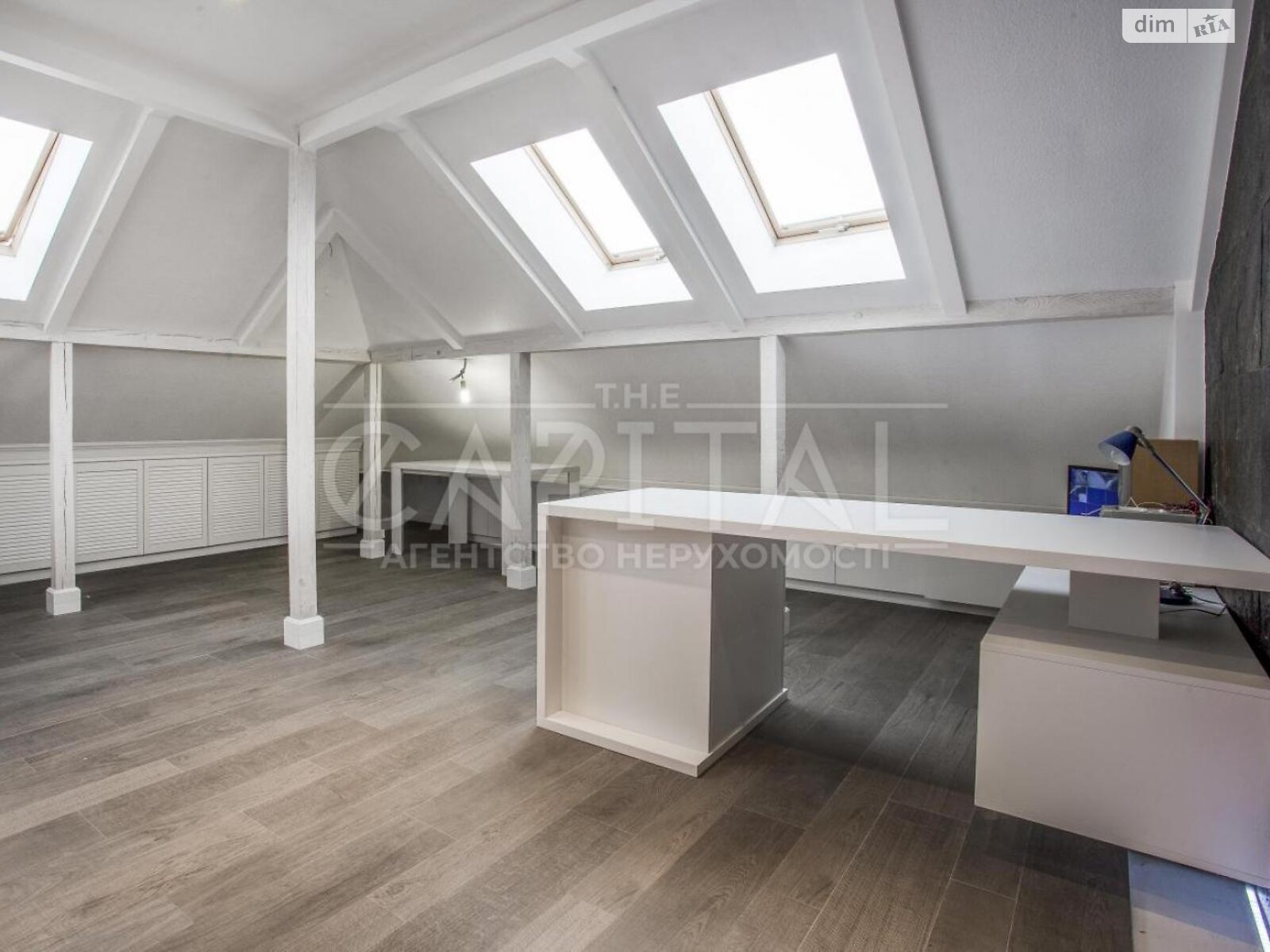 двухэтажный дом с гаражом, 220 кв. м, кирпич. Сдается помесячно в Киеве, в районе Нижние сады фото 1 двухэтажный дом с гаражом, 220 кв. м, кирпич. Сдается помесячно в Киеве, в районе Нижние сады фото 1