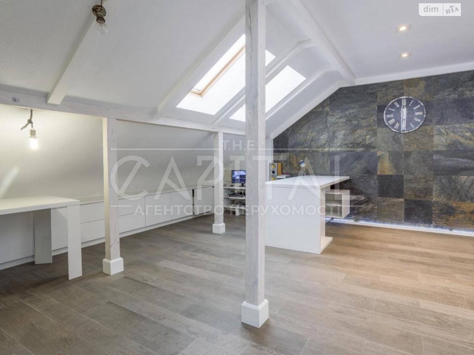 двухэтажный дом с гаражом, 220 кв. м, кирпич. Сдается помесячно в Киеве, в районе Нижние сады фото 1 двухэтажный дом с гаражом, 220 кв. м, кирпич. Сдается помесячно в Киеве, в районе Нижние сады фото 1