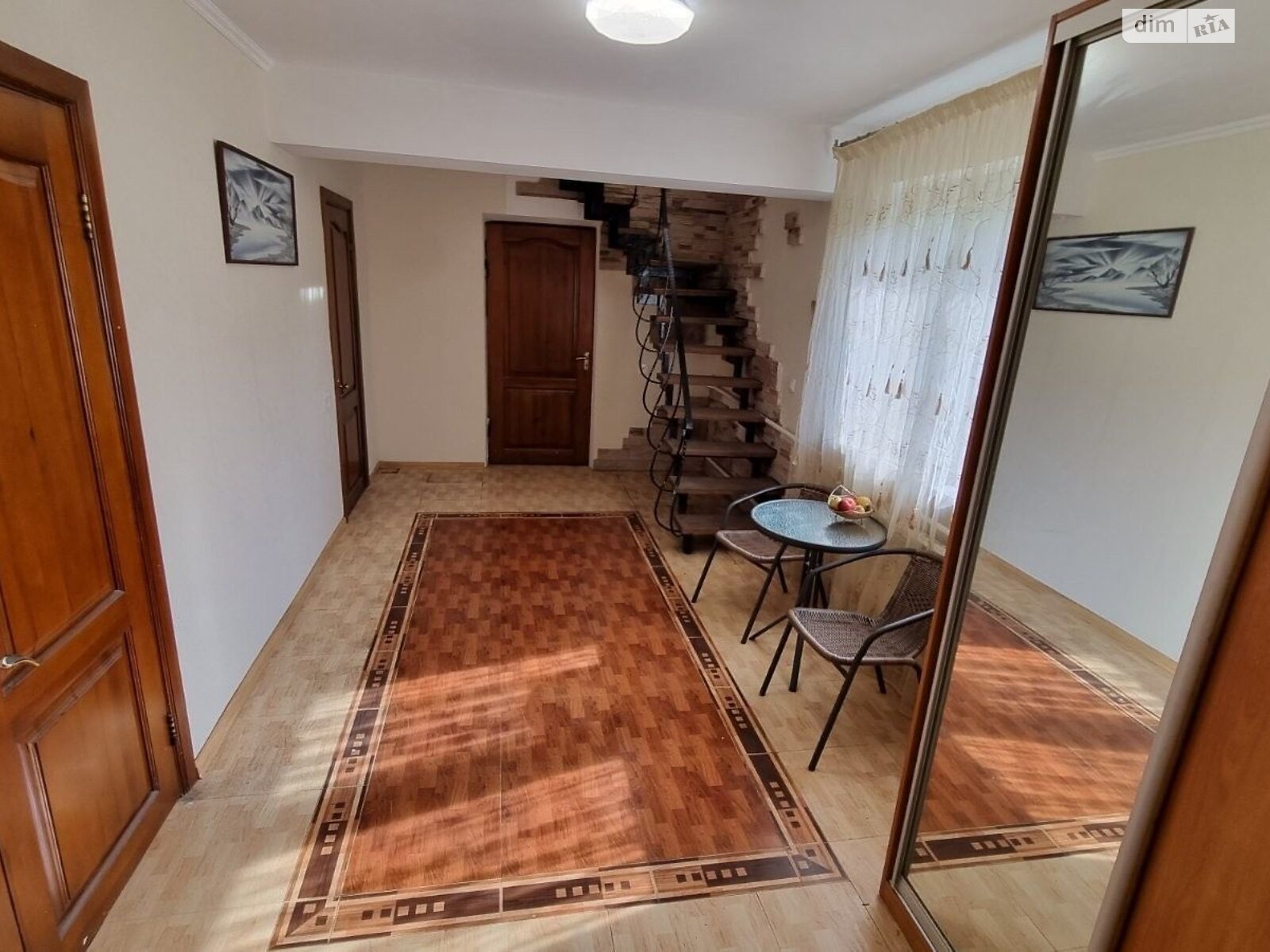 двоповерховий будинок з верандою, 160 кв. м, цегла. Здається помісячно в Києві, в районі Нижні сади фото 1 двопроверховий будинок з верандою, 160 кв. м, цегла. Здається помісячно в Києві, в районі Нижні сади фото 1
