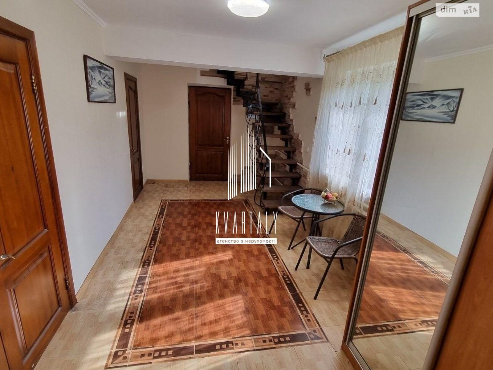 двоповерховий будинок з верандою, 200 кв. м, цегла. Здається помісячно в Києві, в районі Нижні сади фото 1 двопроверховий будинок з верандою, 200 кв. м, цегла. Здається помісячно в Києві, в районі Нижні сади фото 1
