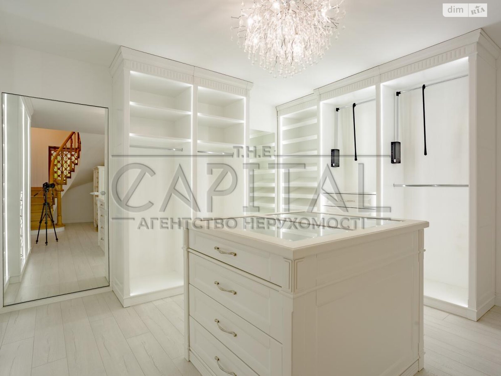 триповерховий будинок з верандою, 220 кв. м, кирпич. Здається помісячно в Києві, в районі Нижні сади фото 1 трипроверховий будинок з верандою, 220 кв. м, кирпич. Здається помісячно в Києві, в районі Нижні сади фото 1