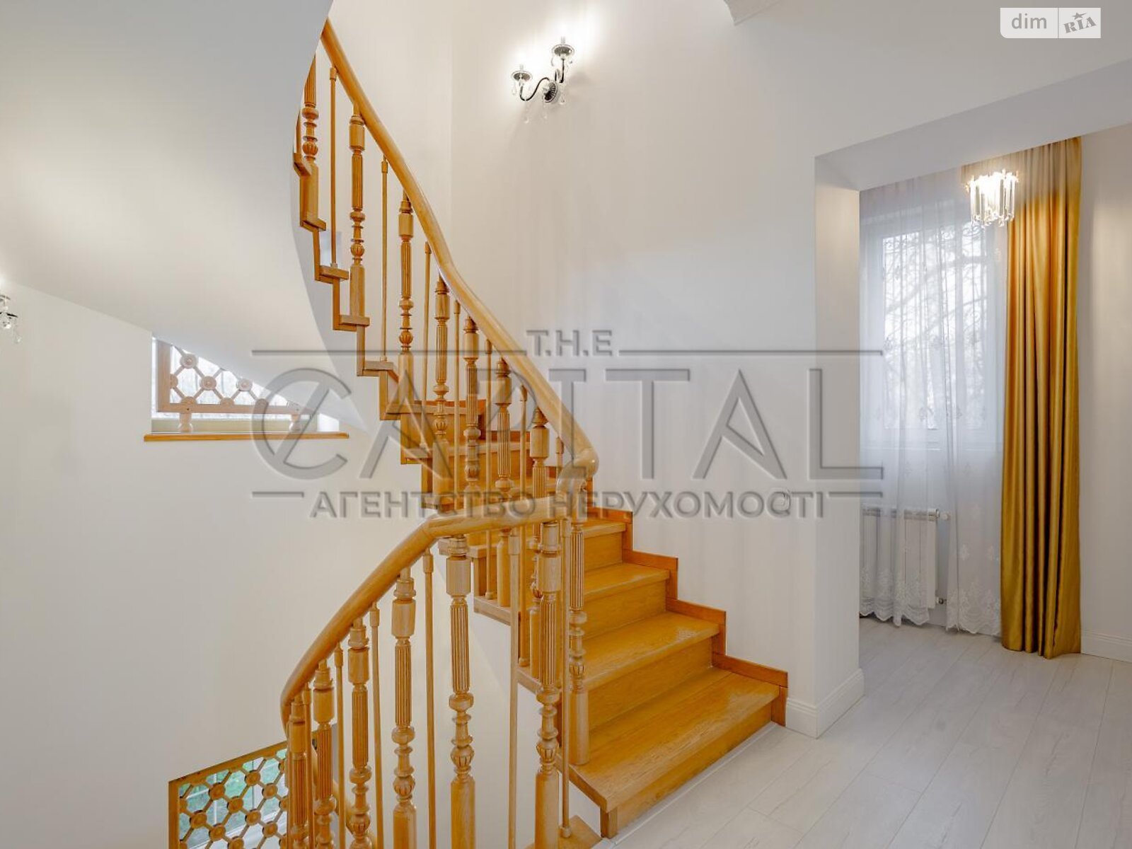 триповерховий будинок з верандою, 220 кв. м, кирпич. Здається помісячно в Києві, в районі Нижні сади фото 1 трипроверховий будинок з верандою, 220 кв. м, кирпич. Здається помісячно в Києві, в районі Нижні сади фото 1