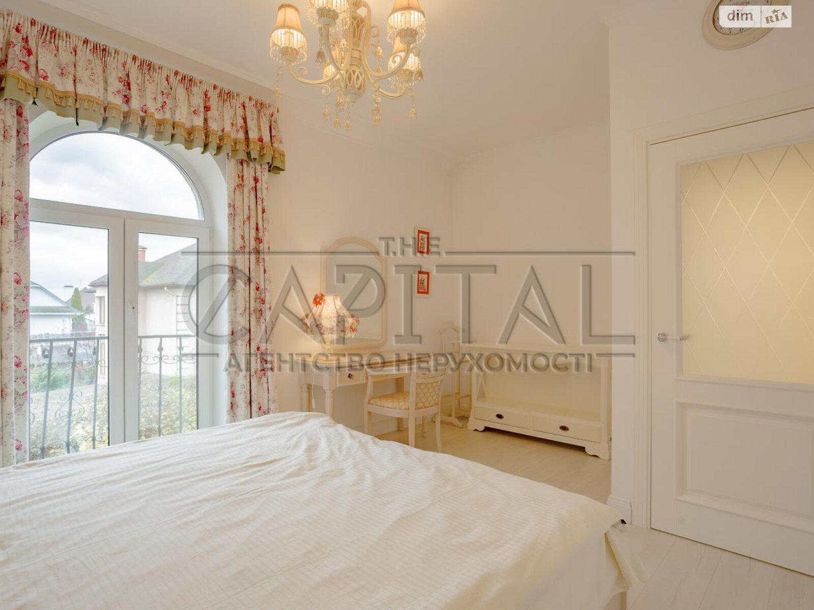 триповерховий будинок з верандою, 220 кв. м, кирпич. Здається помісячно в Києві, в районі Нижні сади фото 1 трипроверховий будинок з верандою, 220 кв. м, кирпич. Здається помісячно в Києві, в районі Нижні сади фото 1