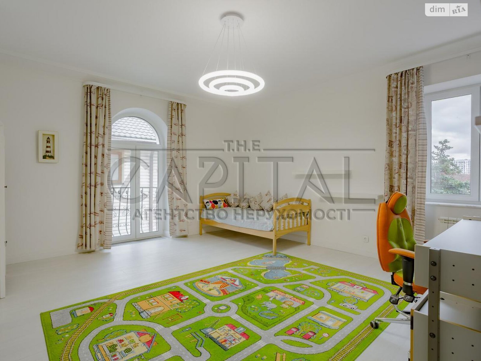 триповерховий будинок з верандою, 220 кв. м, кирпич. Здається помісячно в Києві, в районі Нижні сади фото 1 трипроверховий будинок з верандою, 220 кв. м, кирпич. Здається помісячно в Києві, в районі Нижні сади фото 1