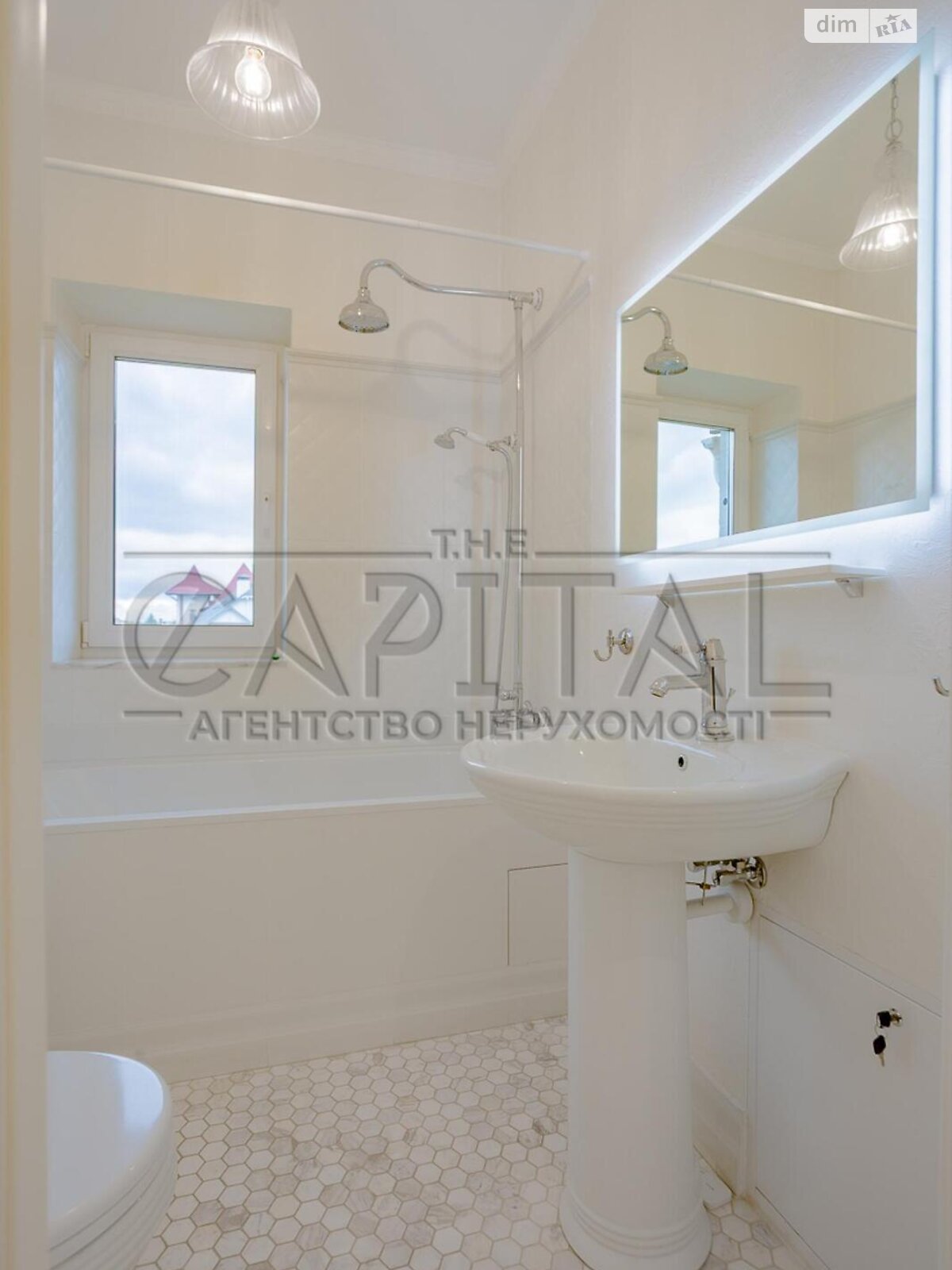 триповерховий будинок з верандою, 220 кв. м, кирпич. Здається помісячно в Києві, в районі Нижні сади фото 1 трипроверховий будинок з верандою, 220 кв. м, кирпич. Здається помісячно в Києві, в районі Нижні сади фото 1