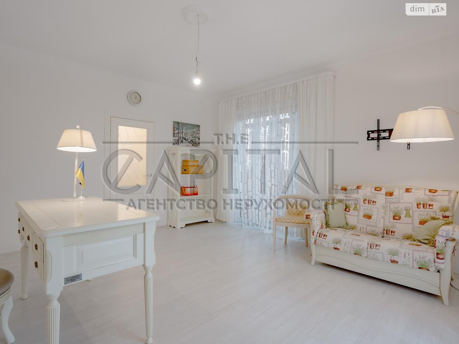 триповерховий будинок з верандою, 220 кв. м, кирпич. Здається помісячно в Києві, в районі Нижні сади фото 1 трипроверховий будинок з верандою, 220 кв. м, кирпич. Здається помісячно в Києві, в районі Нижні сади фото 1