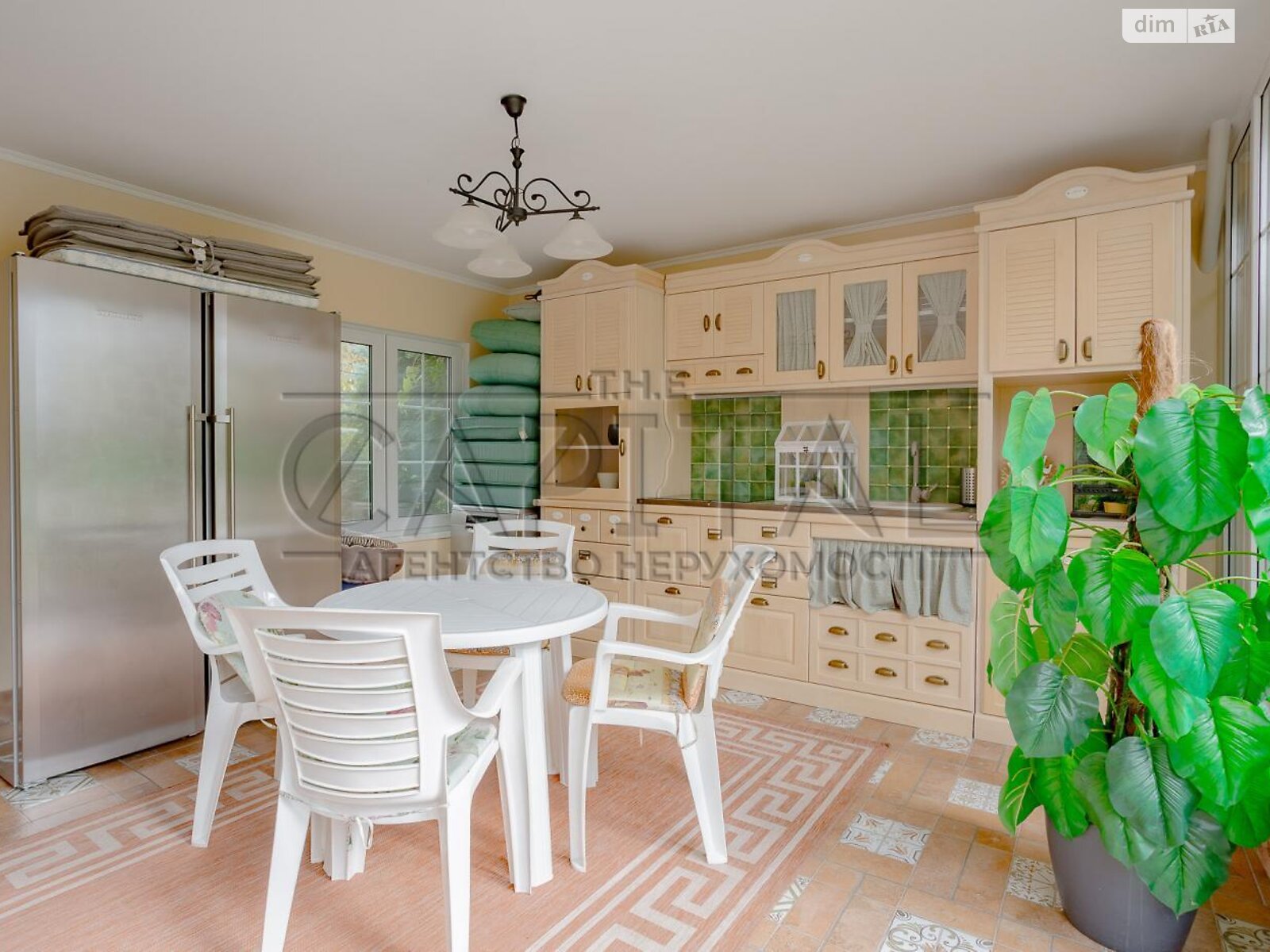 триповерховий будинок з верандою, 220 кв. м, кирпич. Здається помісячно в Києві, в районі Нижні сади фото 1 трипроверховий будинок з верандою, 220 кв. м, кирпич. Здається помісячно в Києві, в районі Нижні сади фото 1