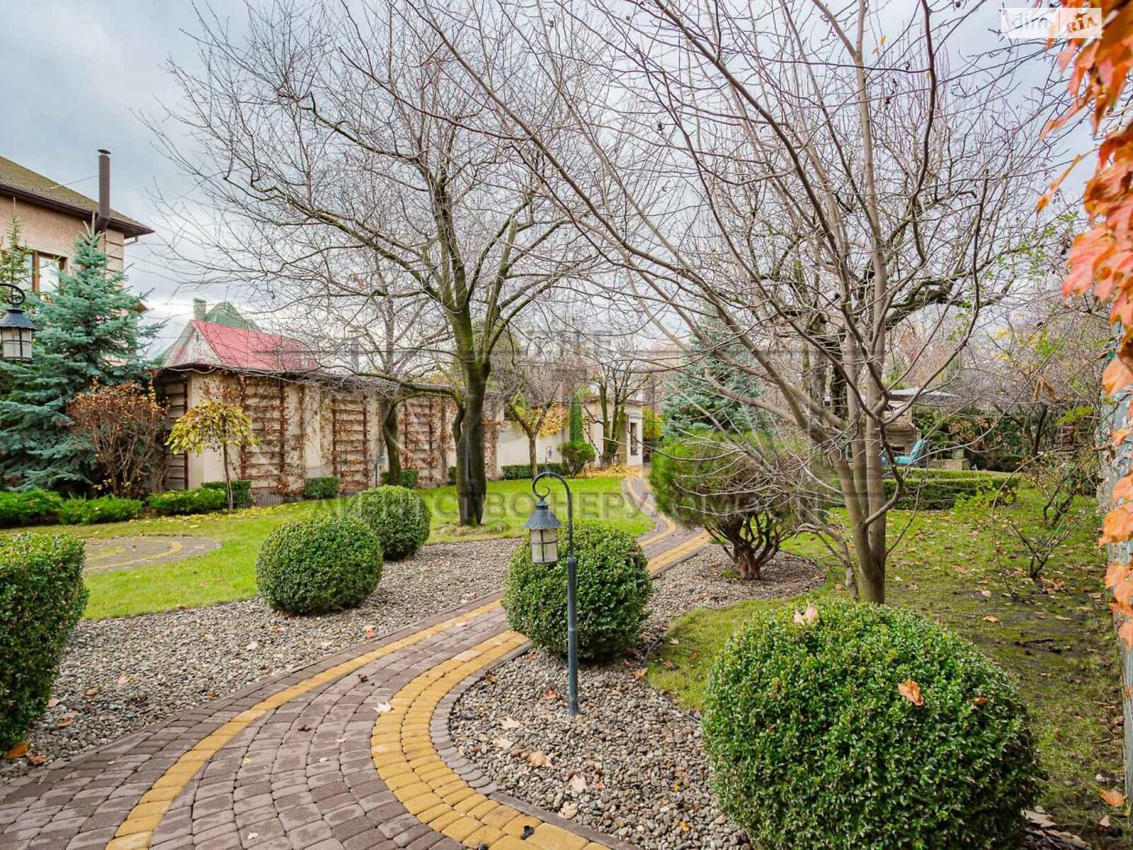 триповерховий будинок з верандою, 220 кв. м, кирпич. Здається помісячно в Києві, в районі Нижні сади фото 1 трипроверховий будинок з верандою, 220 кв. м, кирпич. Здається помісячно в Києві, в районі Нижні сади фото 1