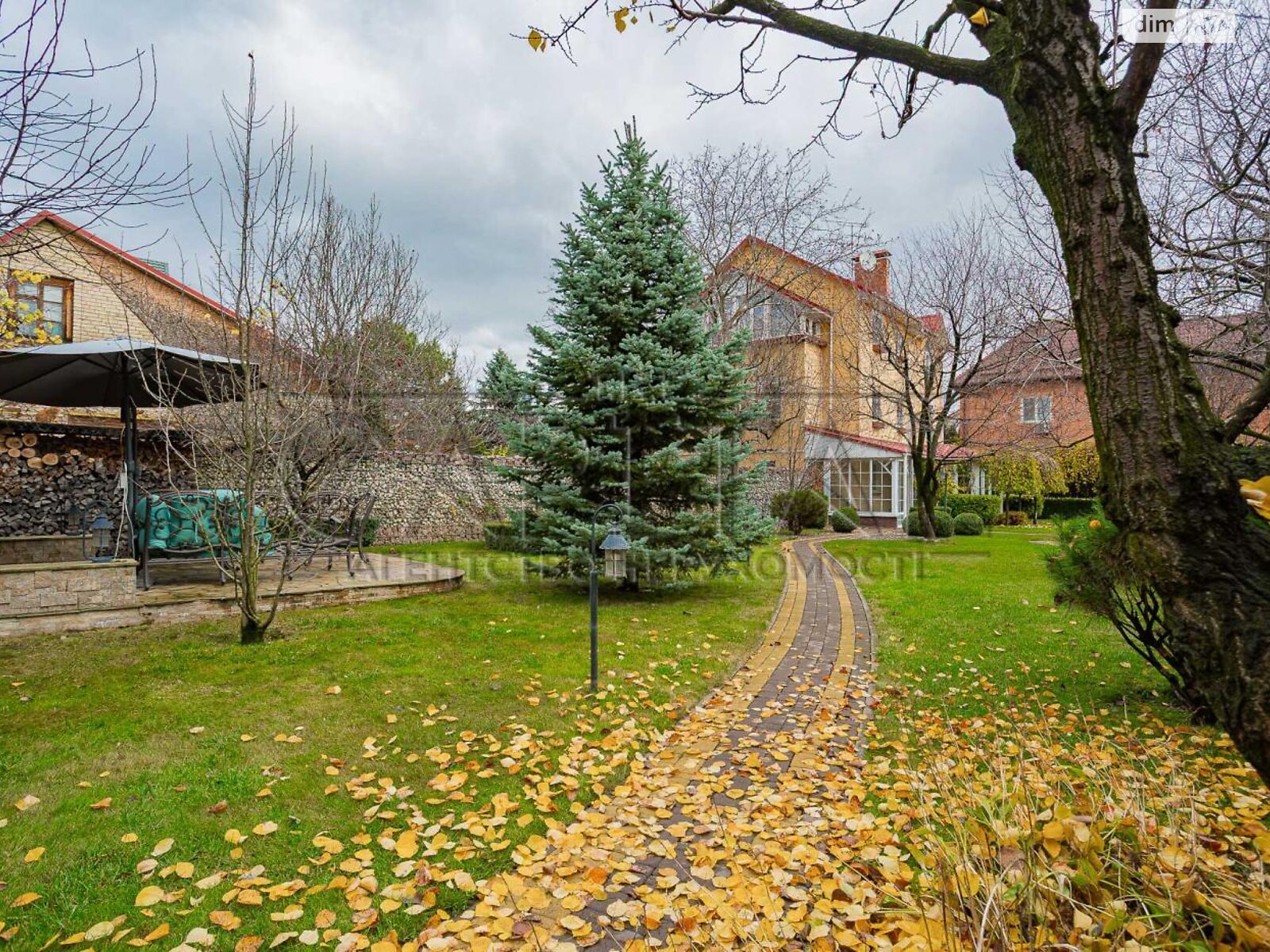 триповерховий будинок з верандою, 220 кв. м, кирпич. Здається помісячно в Києві, в районі Нижні сади фото 1 трипроверховий будинок з верандою, 220 кв. м, кирпич. Здається помісячно в Києві, в районі Нижні сади фото 1