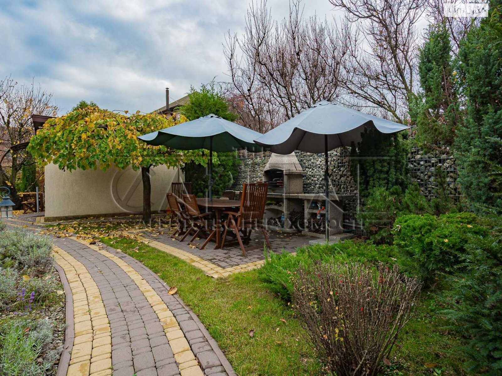 триповерховий будинок з верандою, 220 кв. м, кирпич. Здається помісячно в Києві, в районі Нижні сади фото 1 трипроверховий будинок з верандою, 220 кв. м, кирпич. Здається помісячно в Києві, в районі Нижні сади фото 1