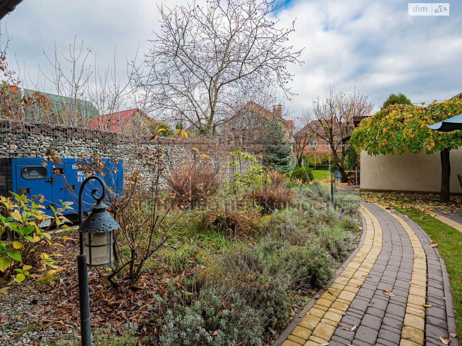 триповерховий будинок з верандою, 220 кв. м, кирпич. Здається помісячно в Києві, в районі Нижні сади фото 1 трипроверховий будинок з верандою, 220 кв. м, кирпич. Здається помісячно в Києві, в районі Нижні сади фото 1