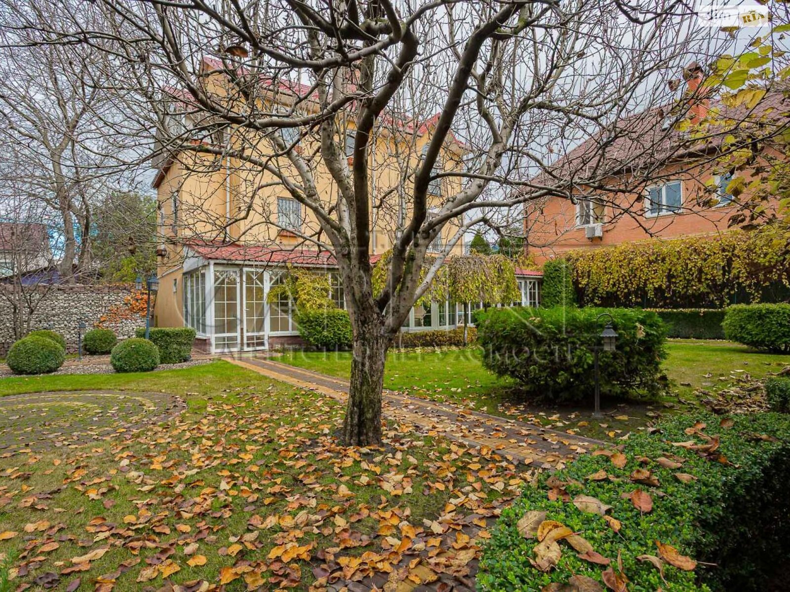 триповерховий будинок з верандою, 220 кв. м, кирпич. Здається помісячно в Києві, в районі Нижні сади фото 1 трипроверховий будинок з верандою, 220 кв. м, кирпич. Здається помісячно в Києві, в районі Нижні сади фото 1