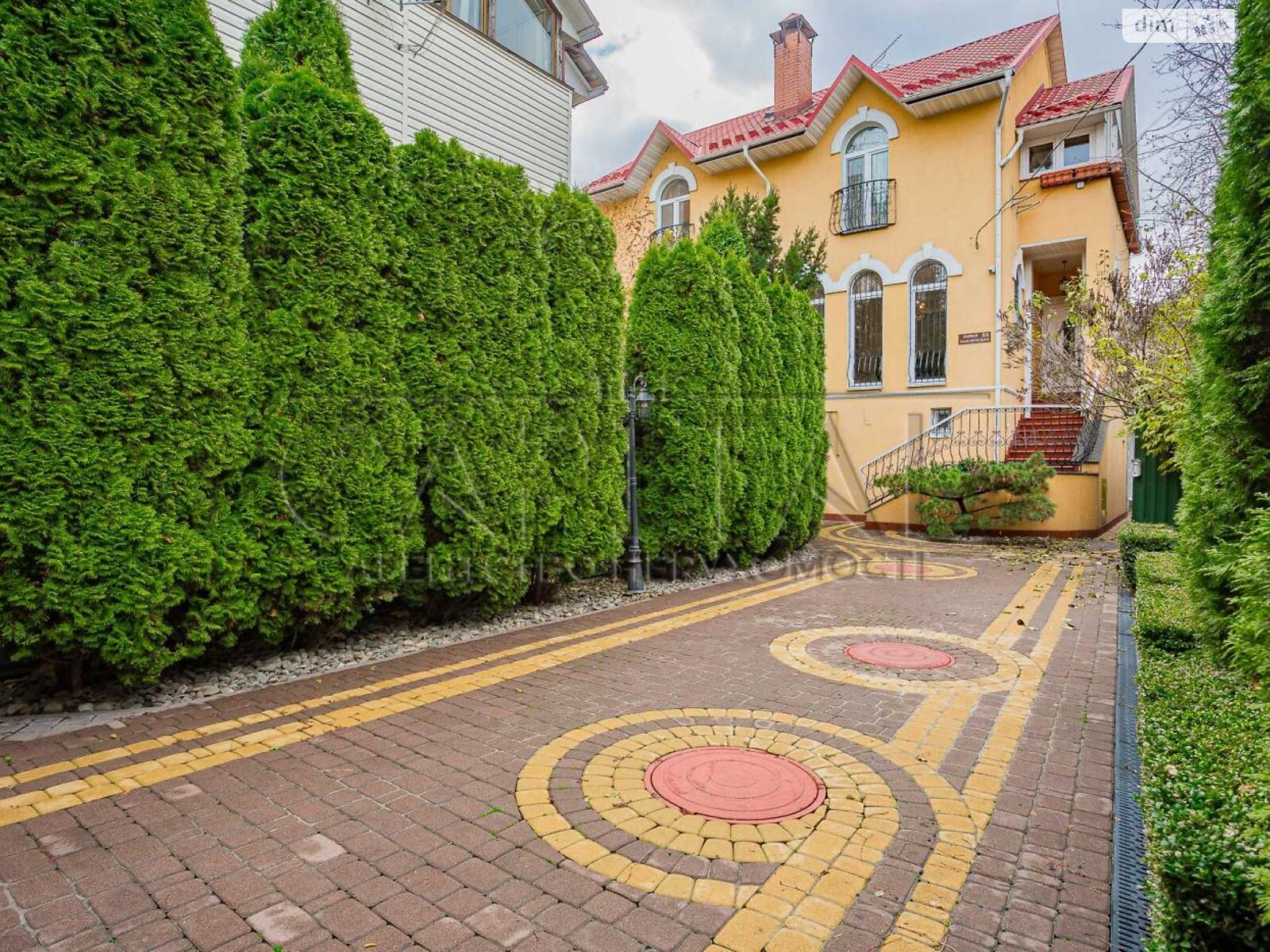 триповерховий будинок з верандою, 220 кв. м, кирпич. Здається помісячно в Києві, в районі Нижні сади фото 1 трипроверховий будинок з верандою, 220 кв. м, кирпич. Здається помісячно в Києві, в районі Нижні сади фото 1