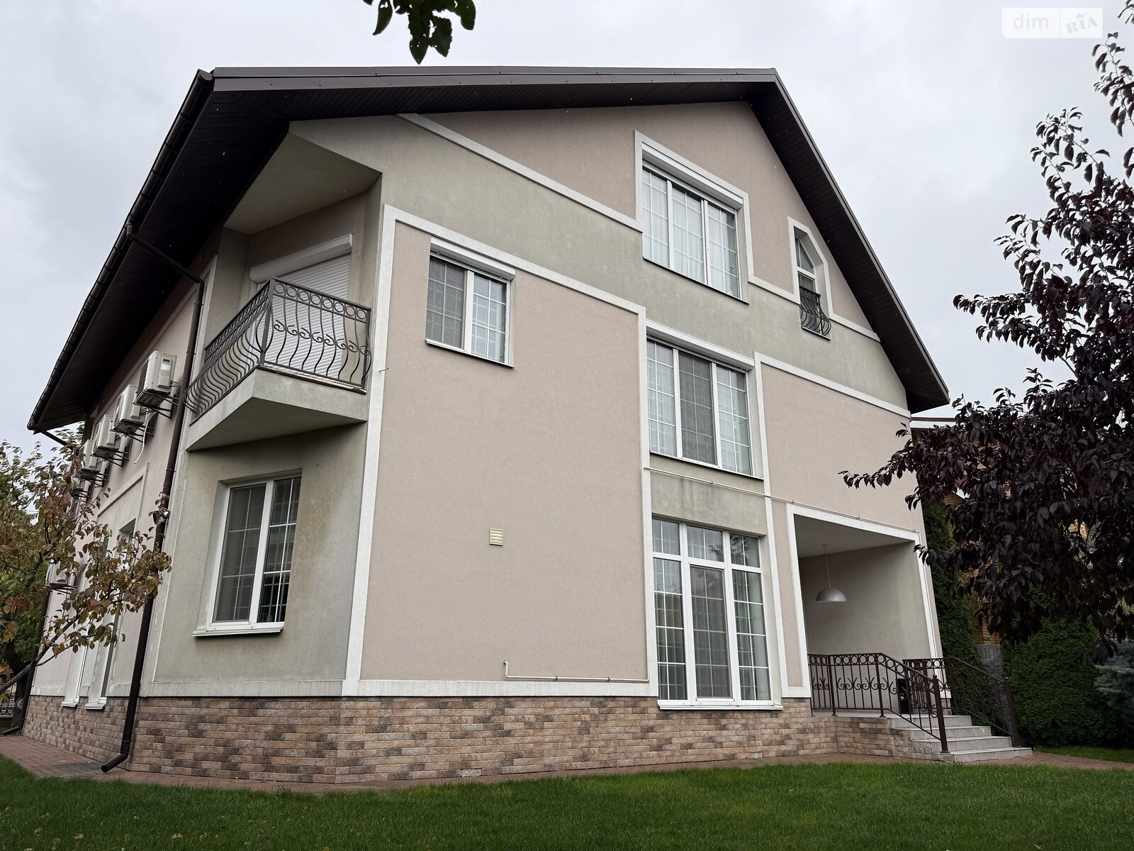 трехэтажный дом с верандой, 360 кв. м, кирпич. Сдается помесячно в Киеве, в районе Нивки фото 1