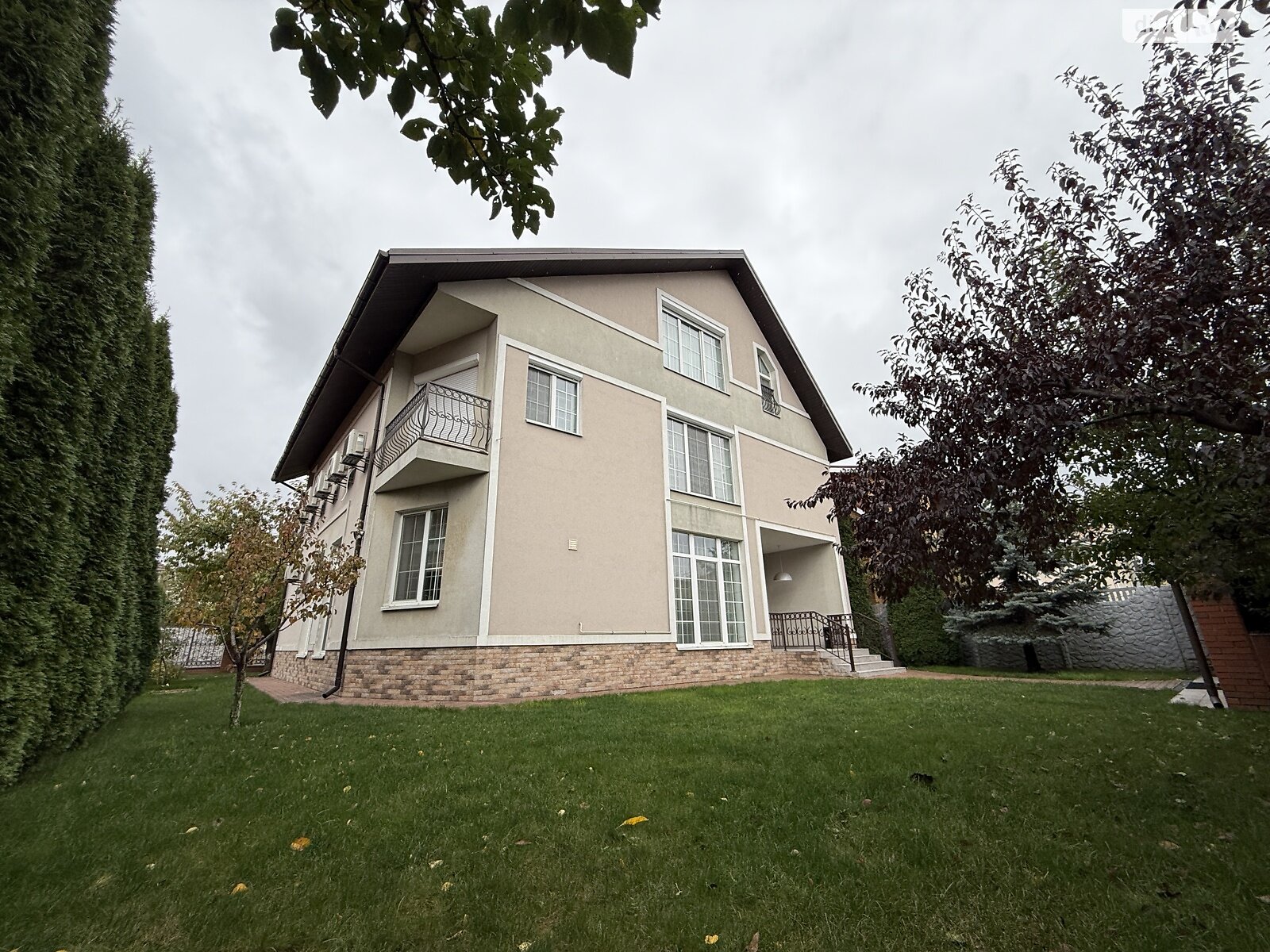 трехэтажный дом с верандой, 360 кв. м, кирпич. Сдается помесячно в Киеве, в районе Нивки фото 1