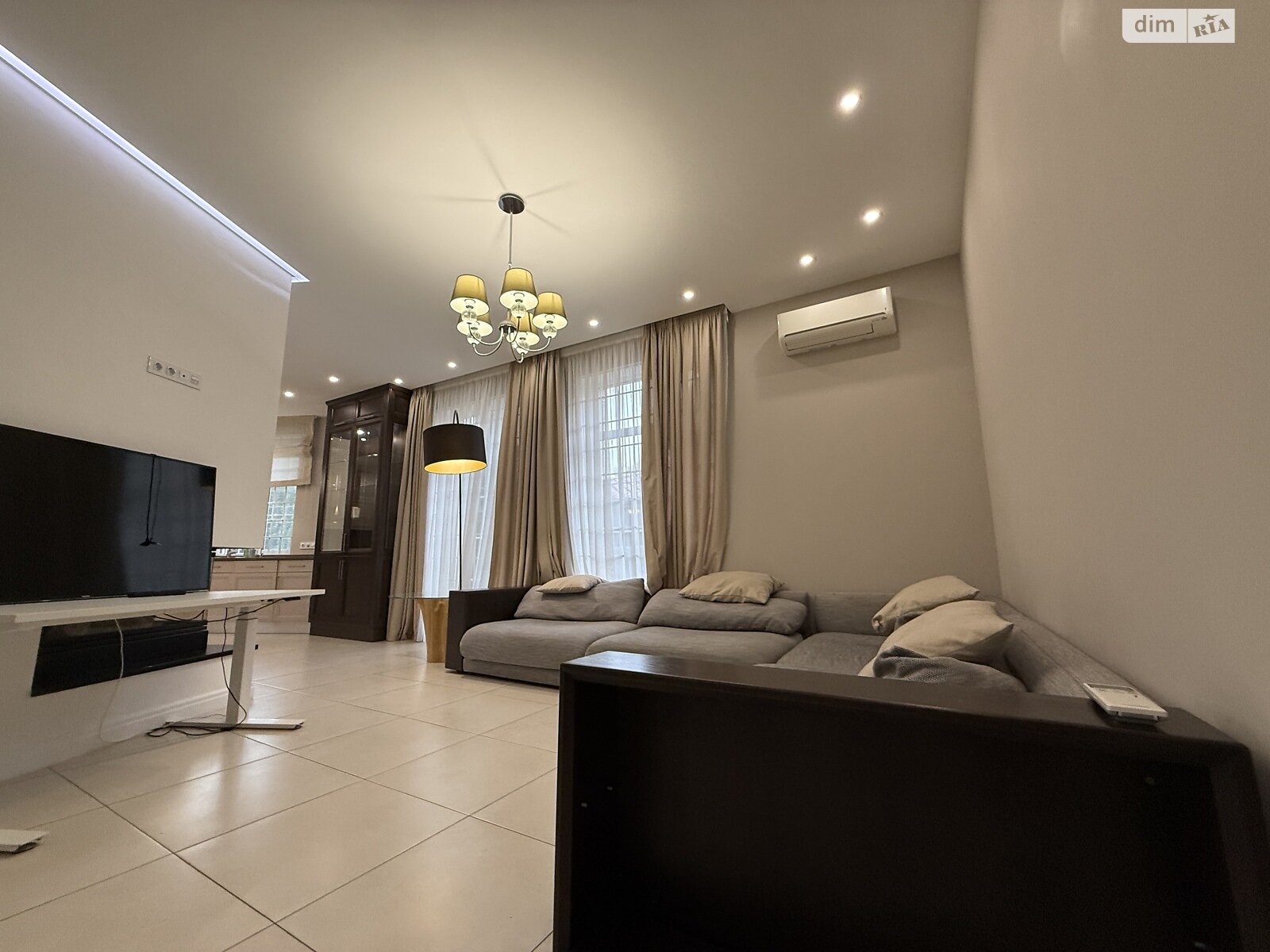 трехэтажный дом с верандой, 360 кв. м, кирпич. Сдается помесячно в Киеве, в районе Нивки фото 1