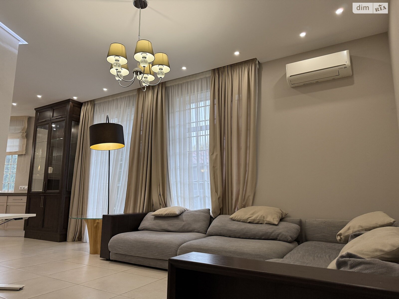 трехэтажный дом с верандой, 360 кв. м, кирпич. Сдается помесячно в Киеве, в районе Нивки фото 1