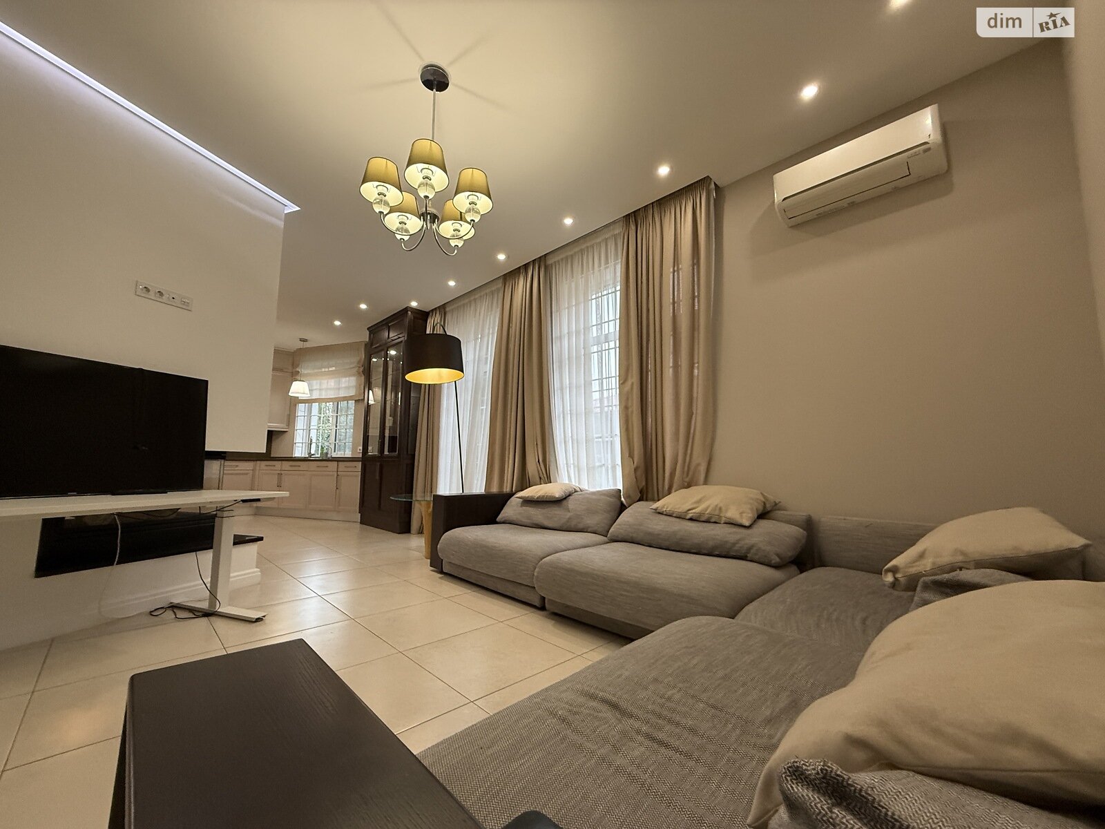 трехэтажный дом с верандой, 360 кв. м, кирпич. Сдается помесячно в Киеве, в районе Нивки фото 1