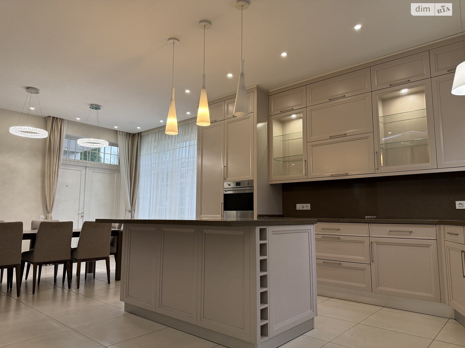 трехэтажный дом с верандой, 360 кв. м, кирпич. Сдается помесячно в Киеве, в районе Нивки фото 1