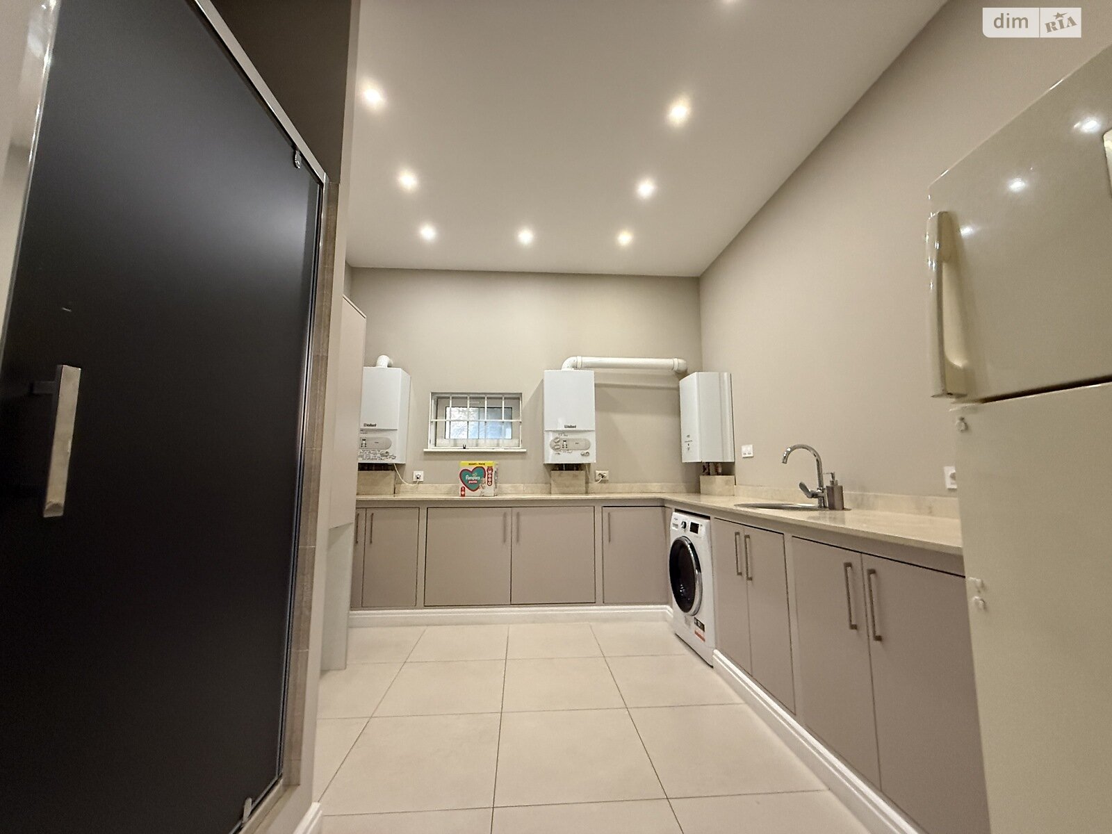 трехэтажный дом с верандой, 360 кв. м, кирпич. Сдается помесячно в Киеве, в районе Нивки фото 1