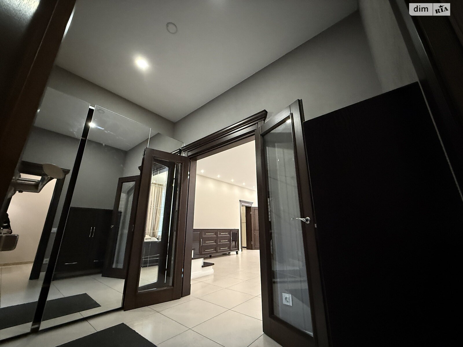 трехэтажный дом с верандой, 360 кв. м, кирпич. Сдается помесячно в Киеве, в районе Нивки фото 1