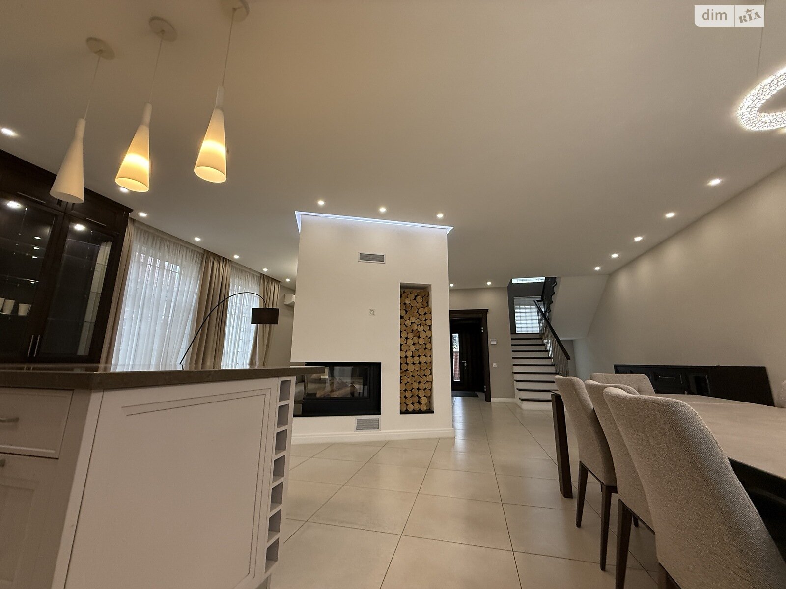 трехэтажный дом с верандой, 360 кв. м, кирпич. Сдается помесячно в Киеве, в районе Нивки фото 1