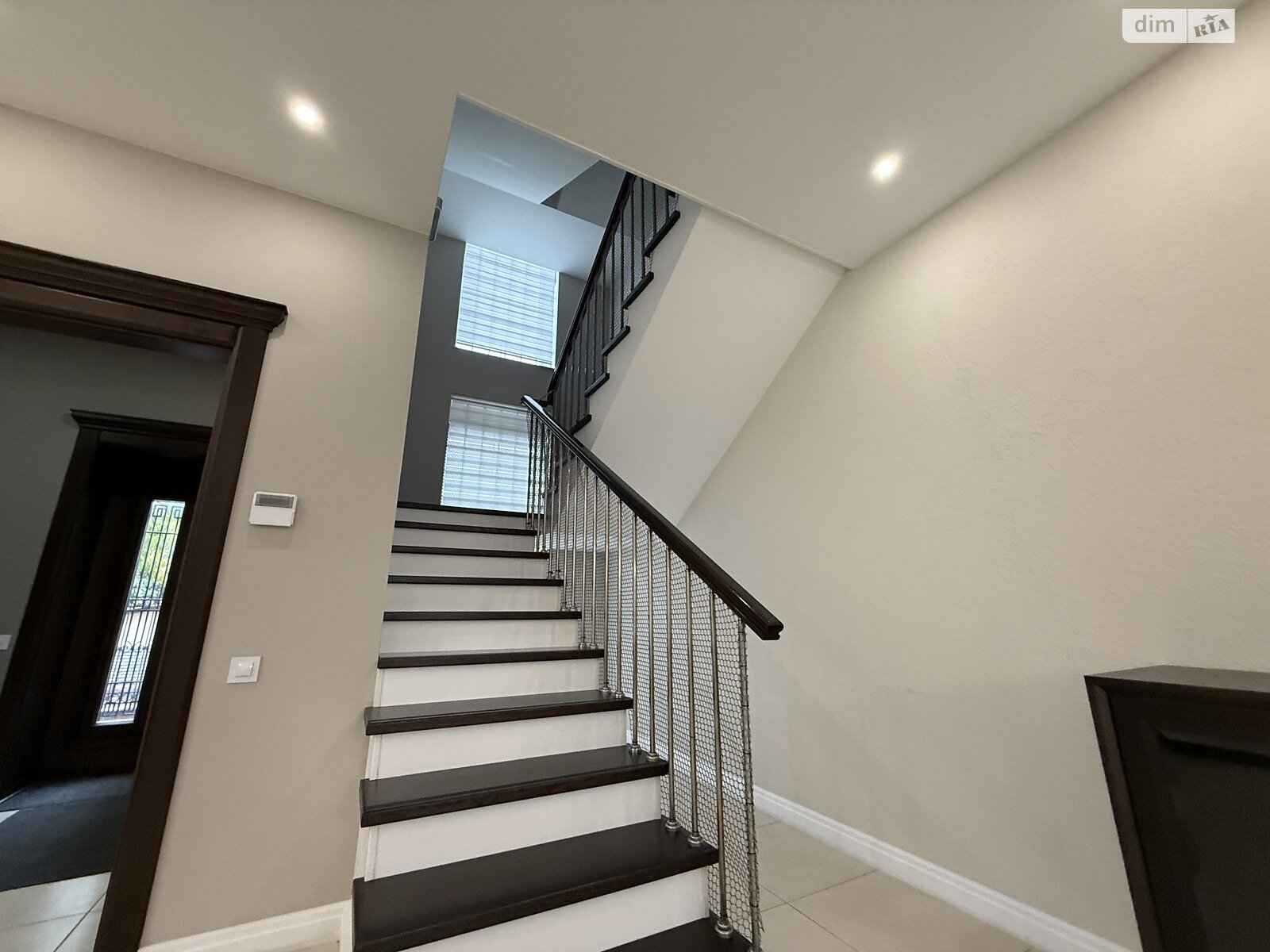 трехэтажный дом с верандой, 360 кв. м, кирпич. Сдается помесячно в Киеве, в районе Нивки фото 1