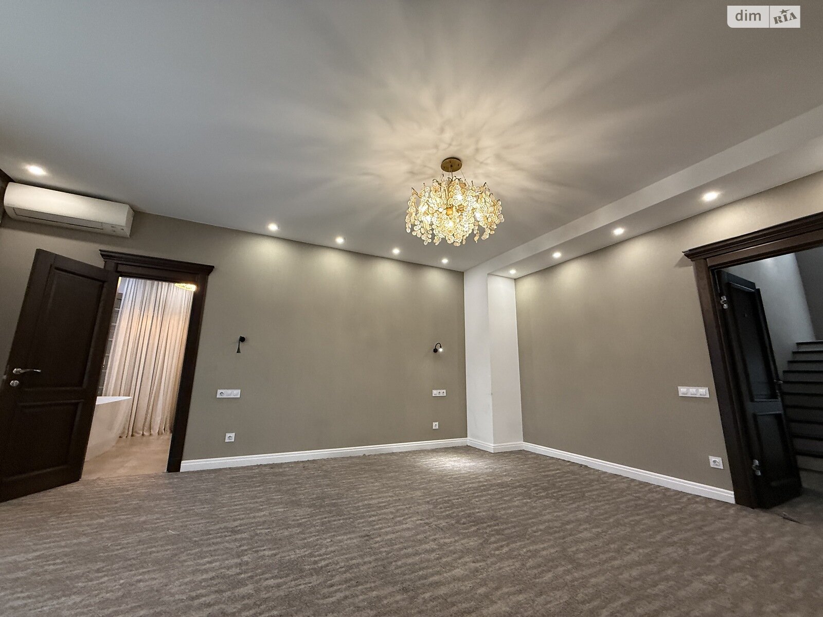 трехэтажный дом с верандой, 360 кв. м, кирпич. Сдается помесячно в Киеве, в районе Нивки фото 1