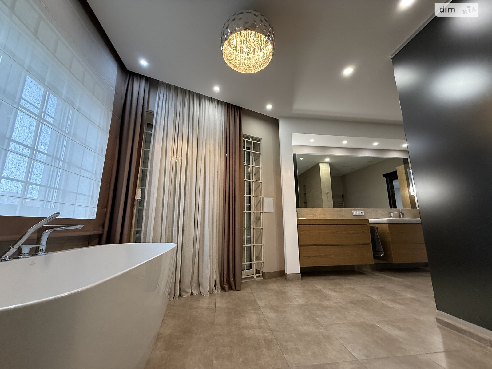 трехэтажный дом с верандой, 360 кв. м, кирпич. Сдается помесячно в Киеве, в районе Нивки фото 1