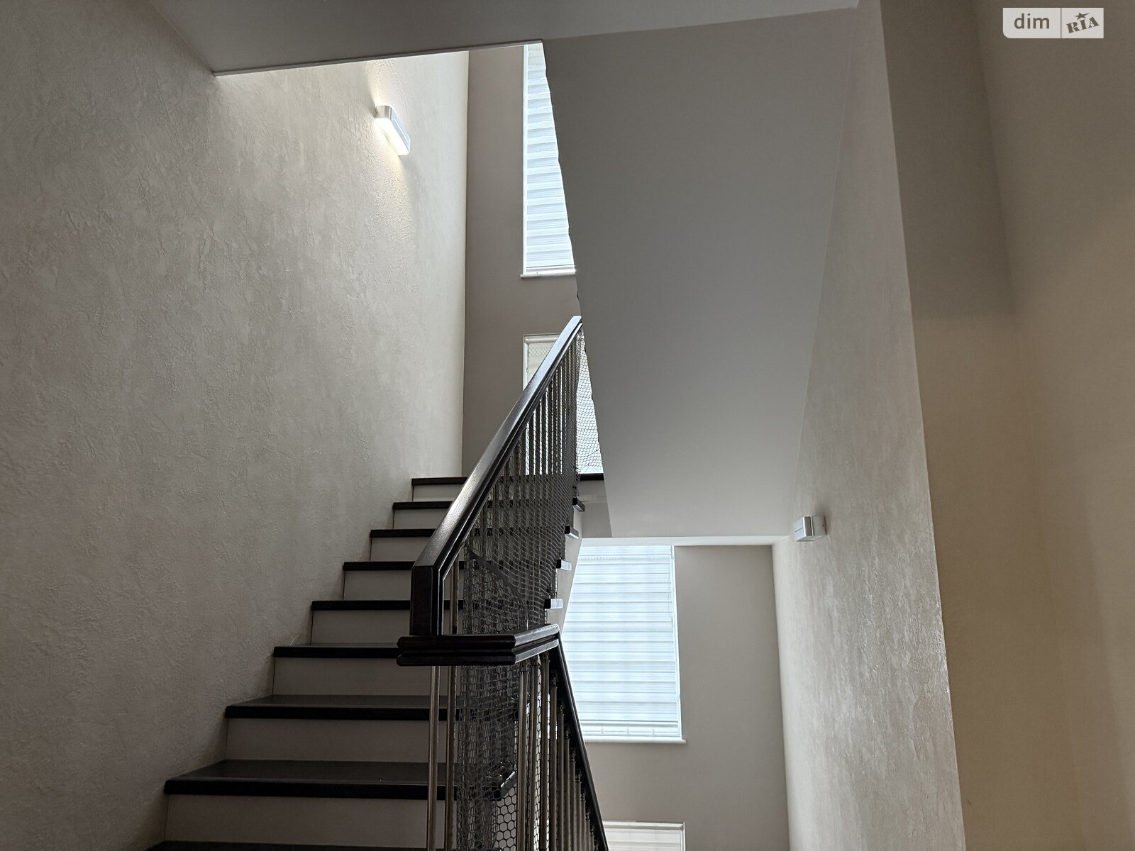 трехэтажный дом с верандой, 360 кв. м, кирпич. Сдается помесячно в Киеве, в районе Нивки фото 1